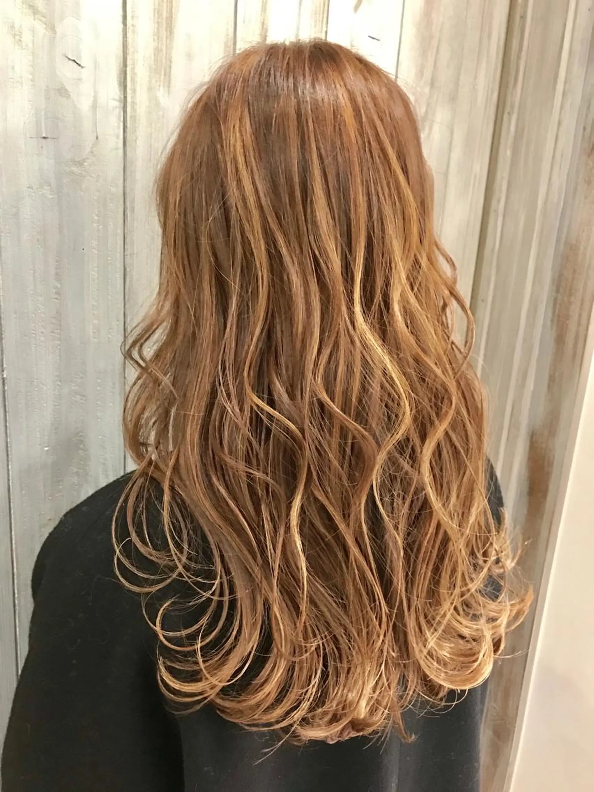 ロング ハイライト ヘアカラー トリートメント slow所属・名取 純平のヘアスタイル