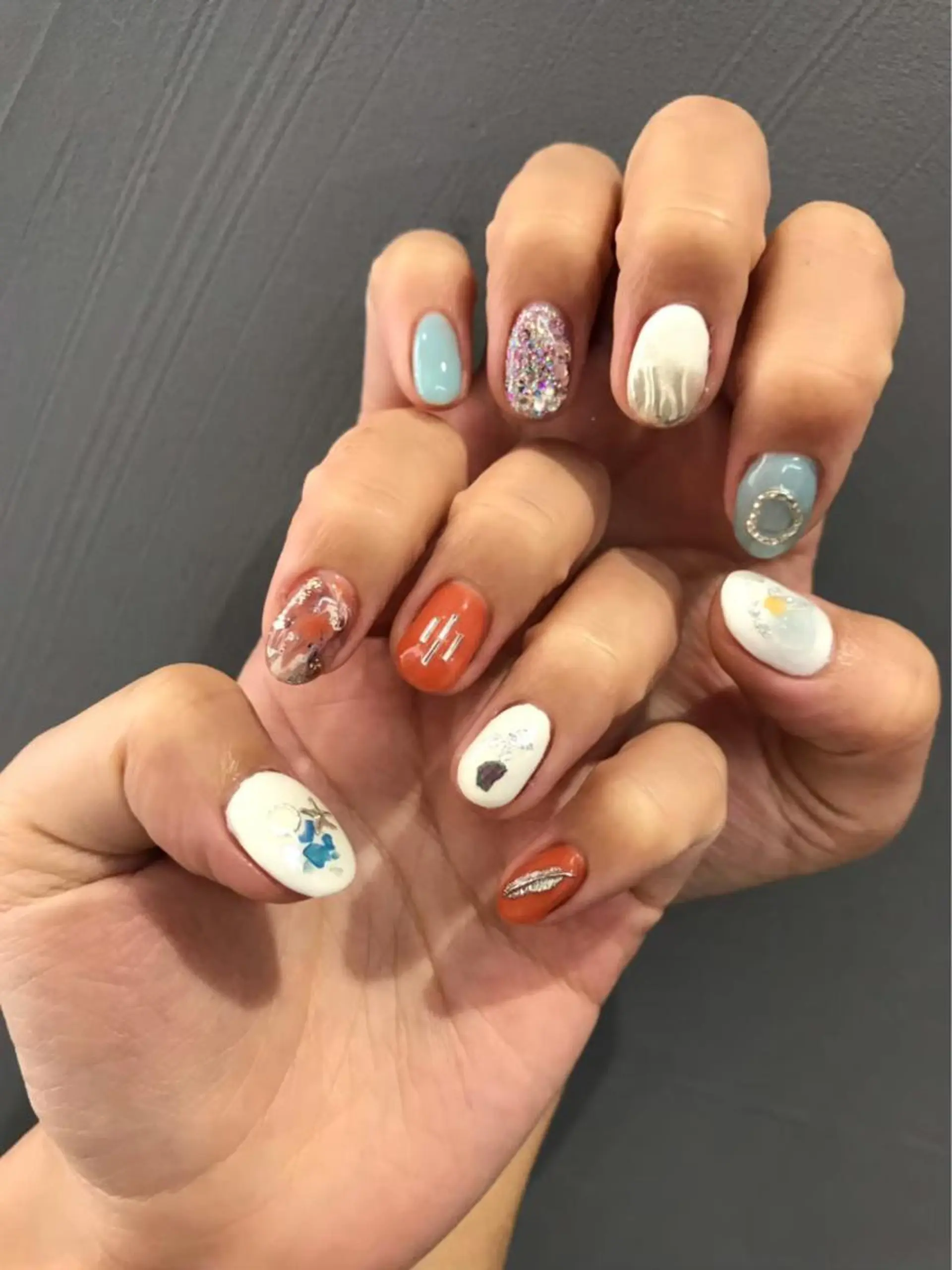 ネイル 指名支持率NO.1 スタイリストのヘアスタイル