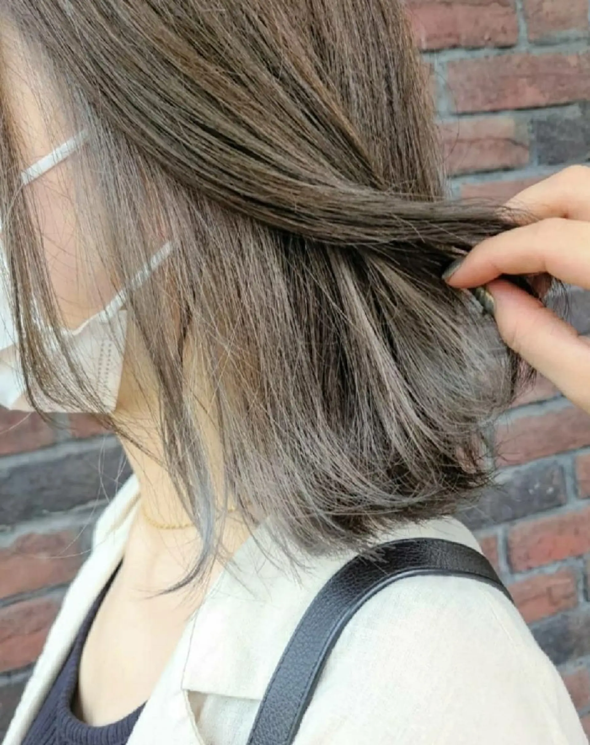 ミディアム カラー グレージュ インナーカラー ヘアカラー 関口 友菜のヘアスタイル