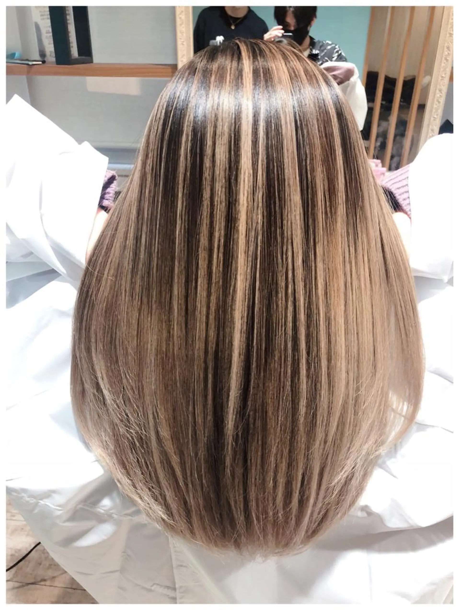 ミディアム カラー バレイヤージュ レイヤーカット カット ヘアカラー トリートメント . NANAのヘアスタイル