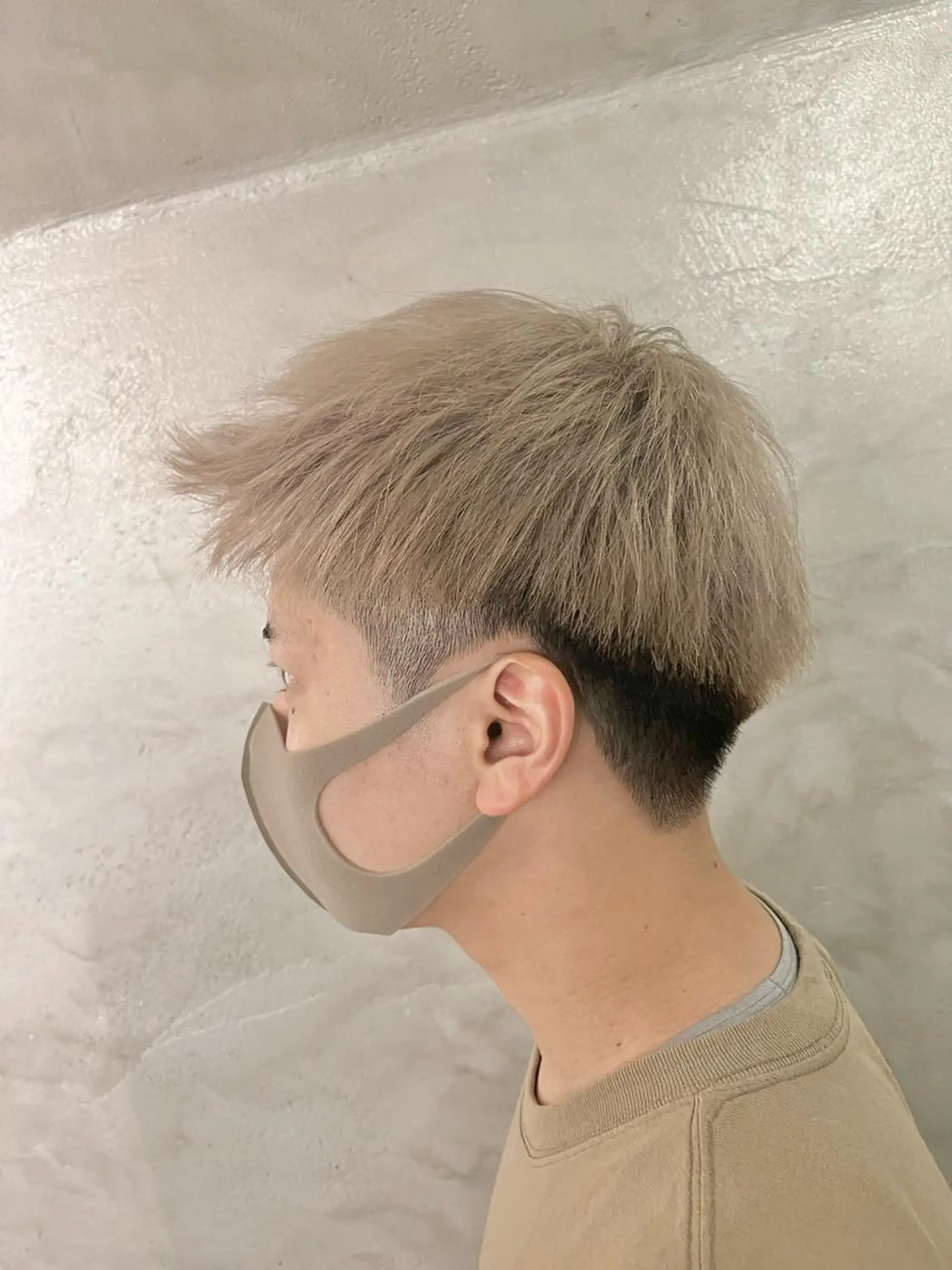 カラー メンズ シルバー ヘアカラー FUJINO RYOのヘアスタイル