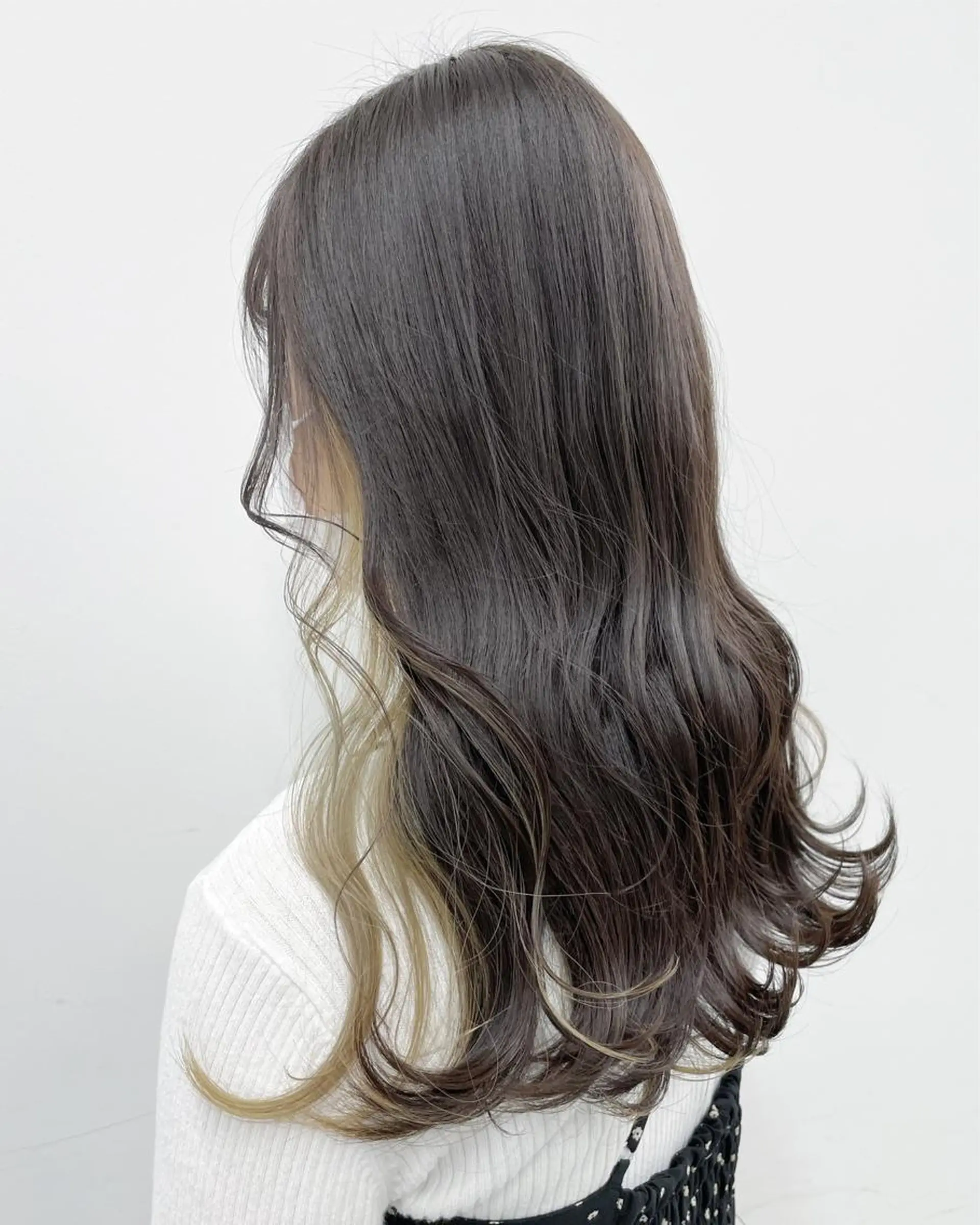 セミロング カラー インナーカラー カット ヘアカラー トリートメント 🦄インナーカラー 🦄貫井彩花のヘアスタイル