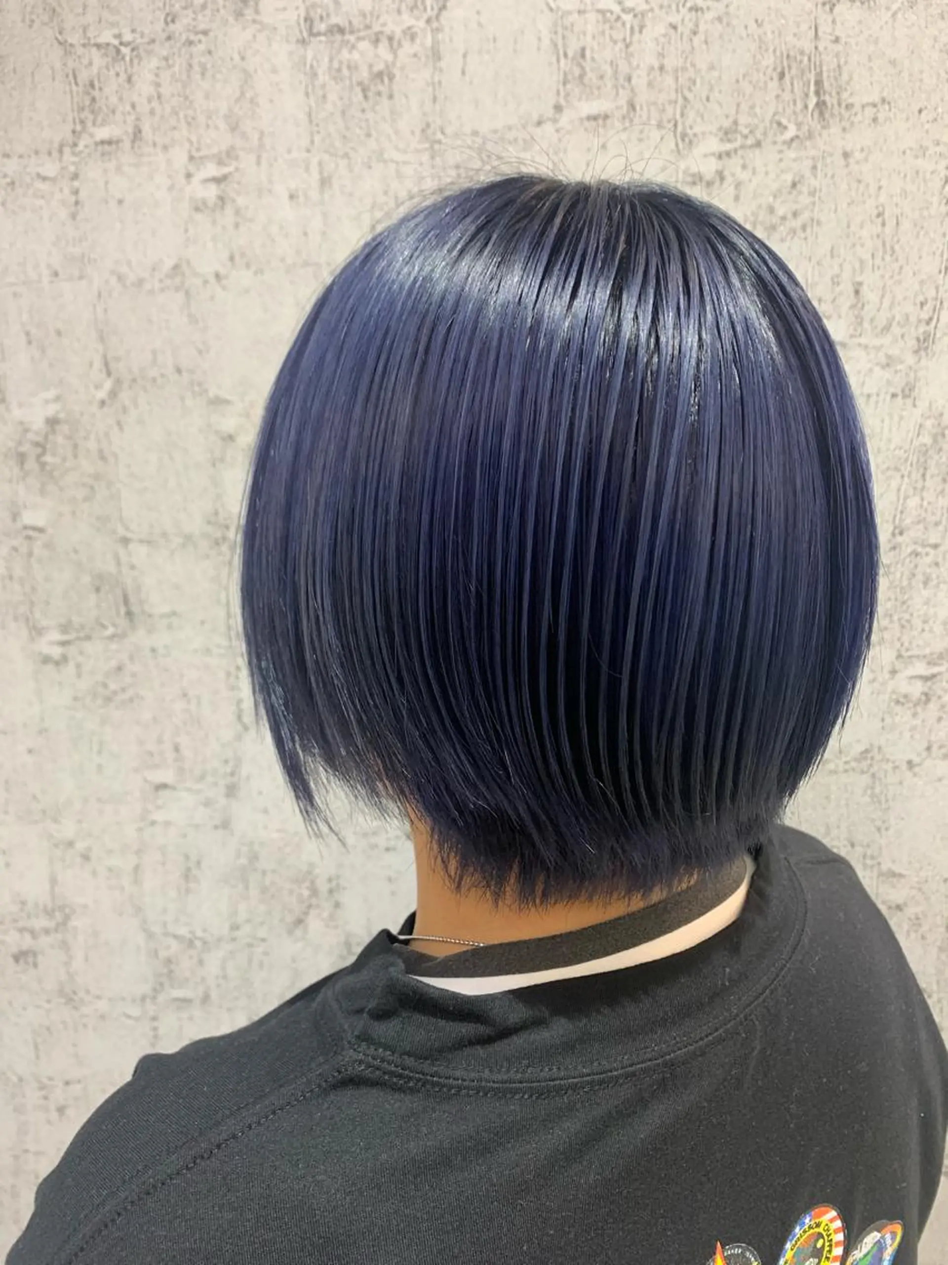 ショート カラー ブリーチ ブルーカラー ネイビーカラー Gisel みらののヘアスタイル