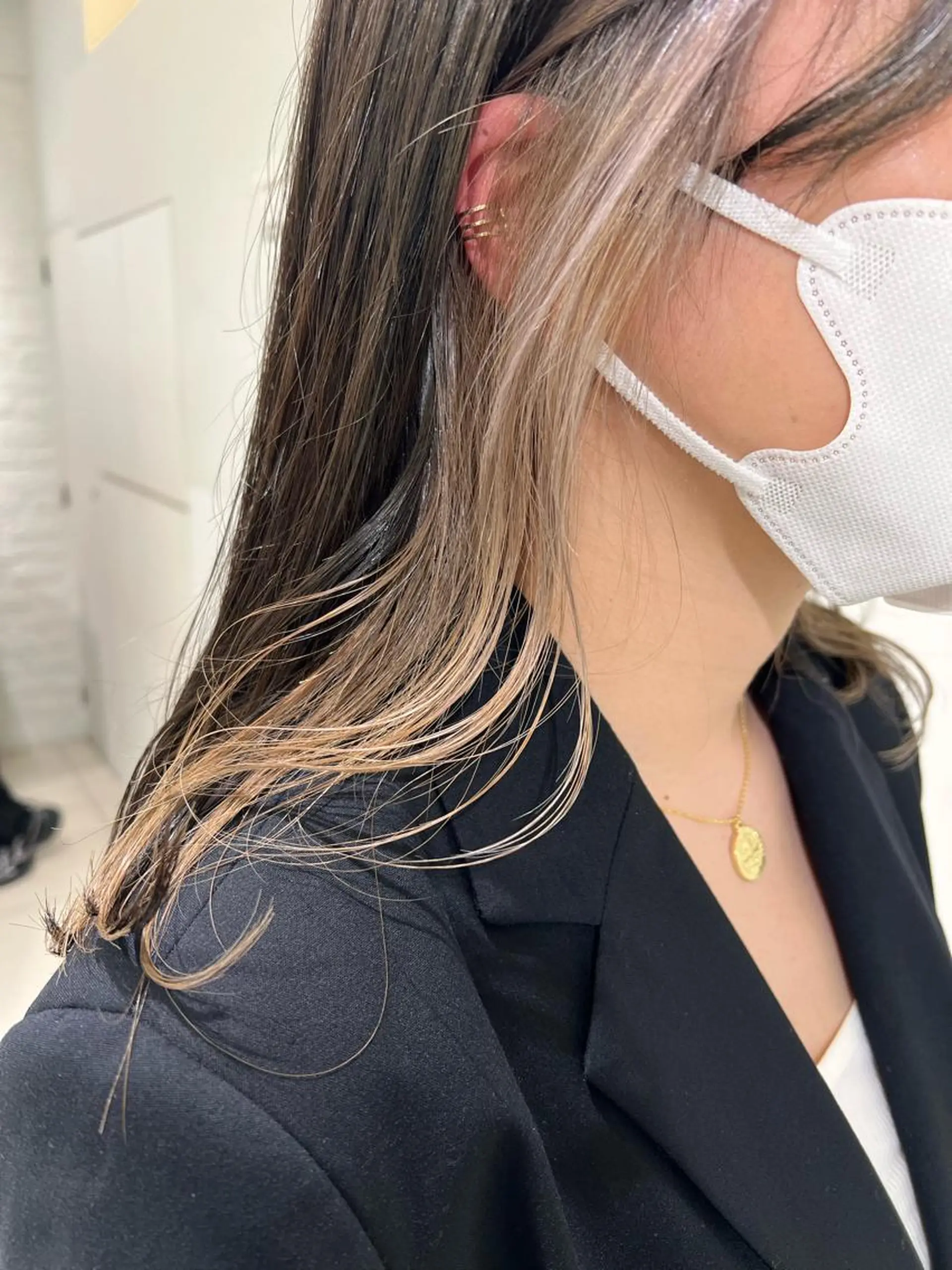 セミロング カラー ベージュカラー ブリーチ ミルクティーベージュ ホワイトミルクティーベージュ ヘアカラー トリートメント 【暖色カラー特化】 中山由梨のヘアスタイル