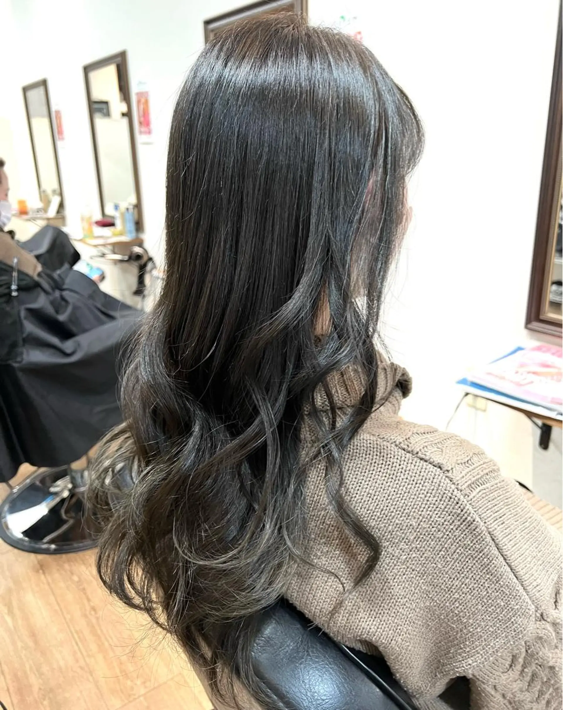 ロング カラー グレージュ イシイ ハルナ 🤍のヘアスタイル