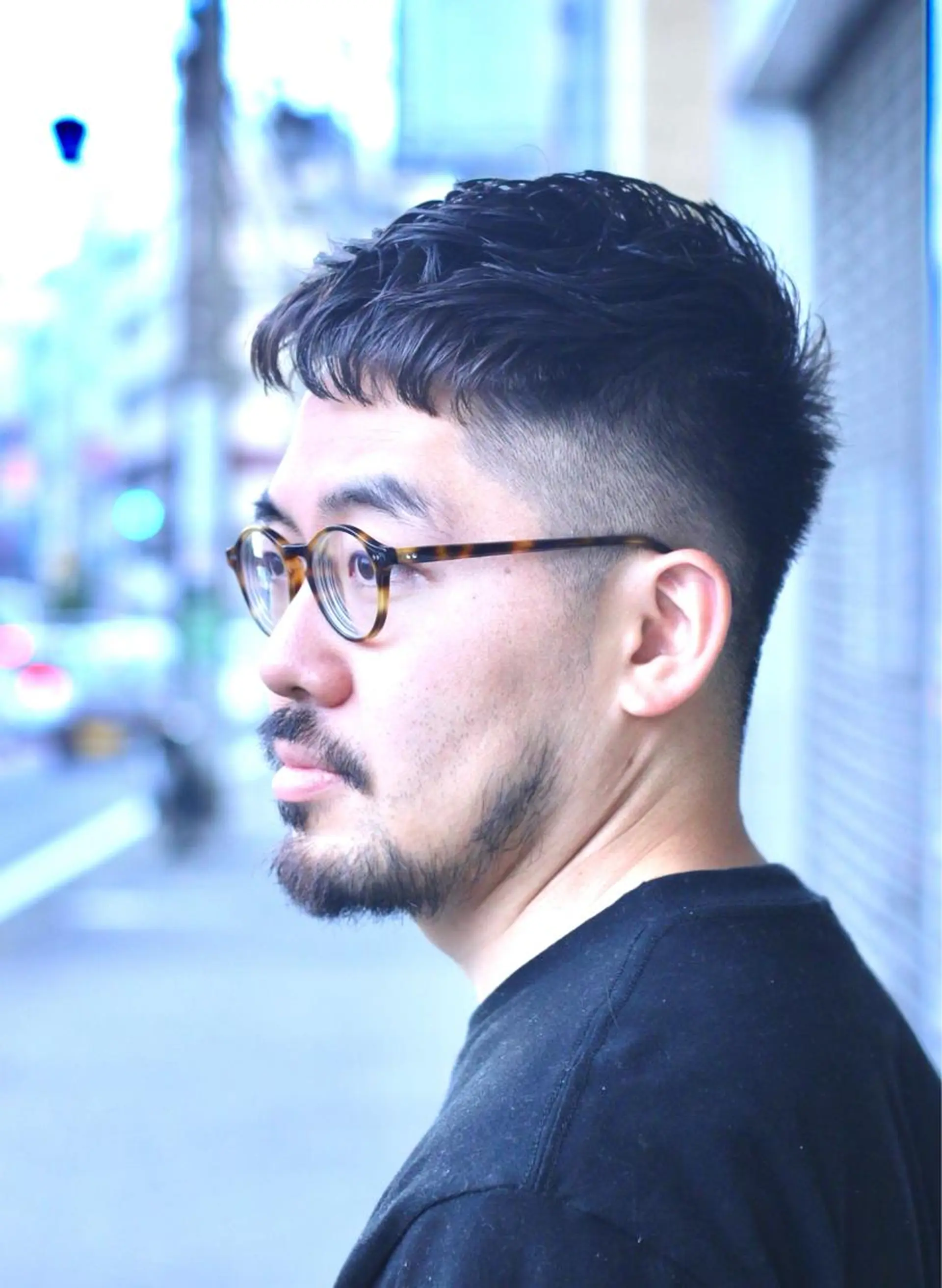 メンズ メンズバレイヤージュ メンズブリーチ センターパート フェードカット メンズハイライト エリアNo.1人気✨ ブリッツレボルト☘️のヘアスタイル