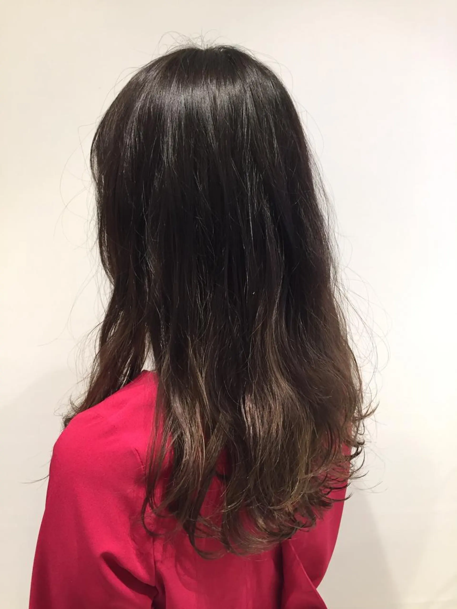 ロング カラー ヘアアレンジ ベージュカラー グラデーションカラー ミルクティーベージュ メンズパーマ特化/ KAORU/店長のヘアスタイル