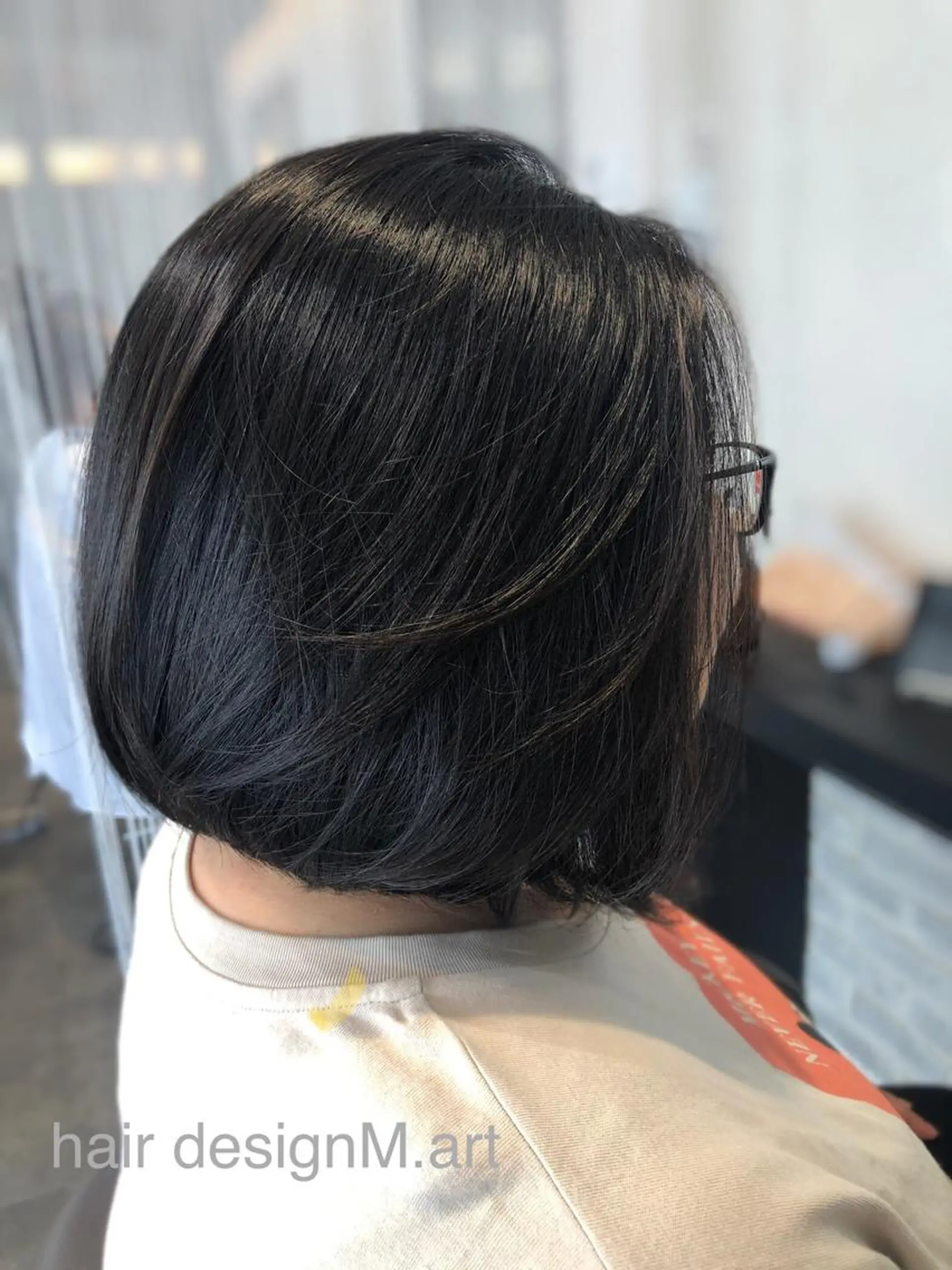 ミディアム 若泉 真梨のヘアスタイル