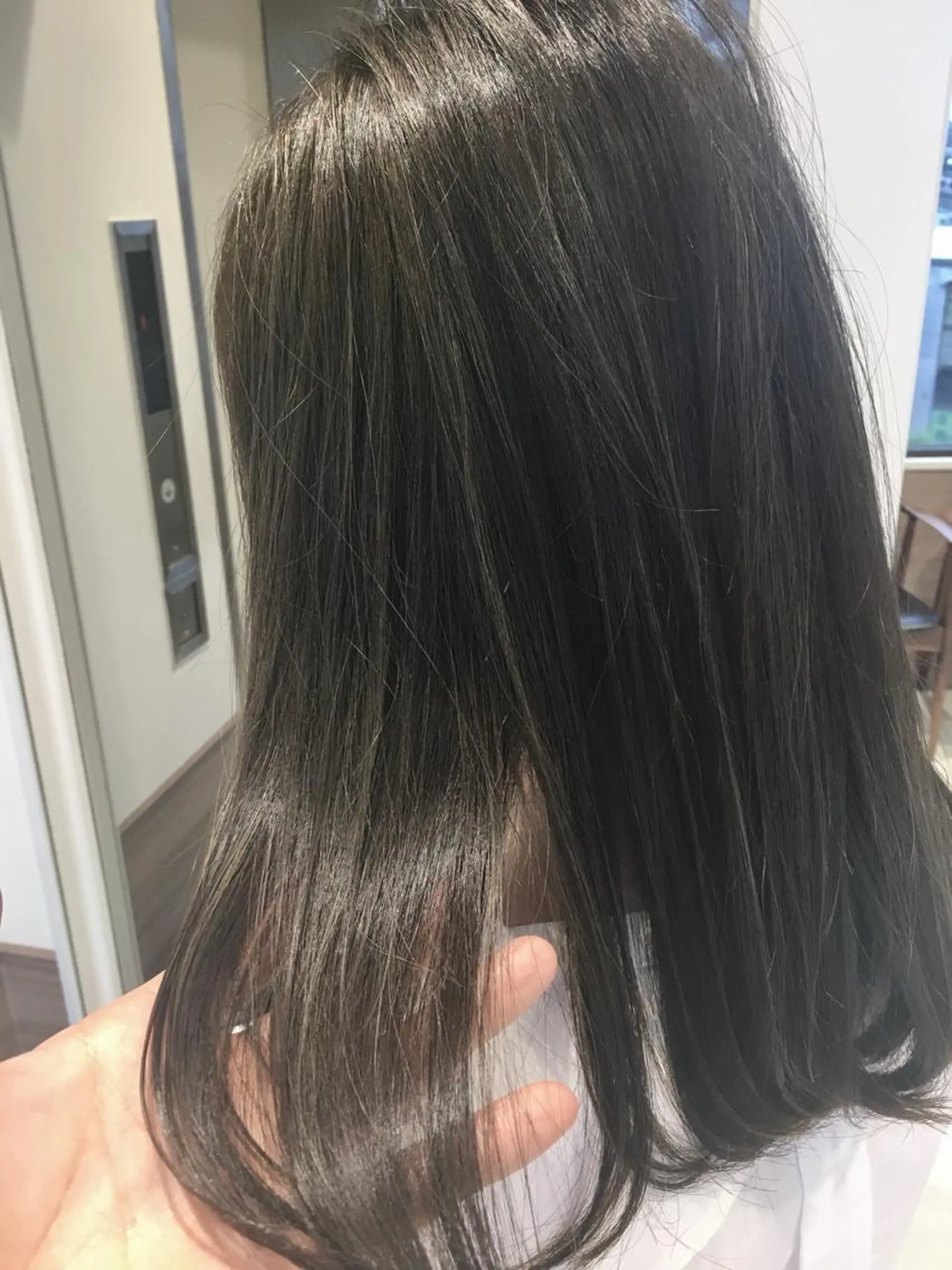 ロング カラー ダークグレー イルミナカラー カット トリートメント tuki yokohama所属・店長 小池アキトのヘアスタイル