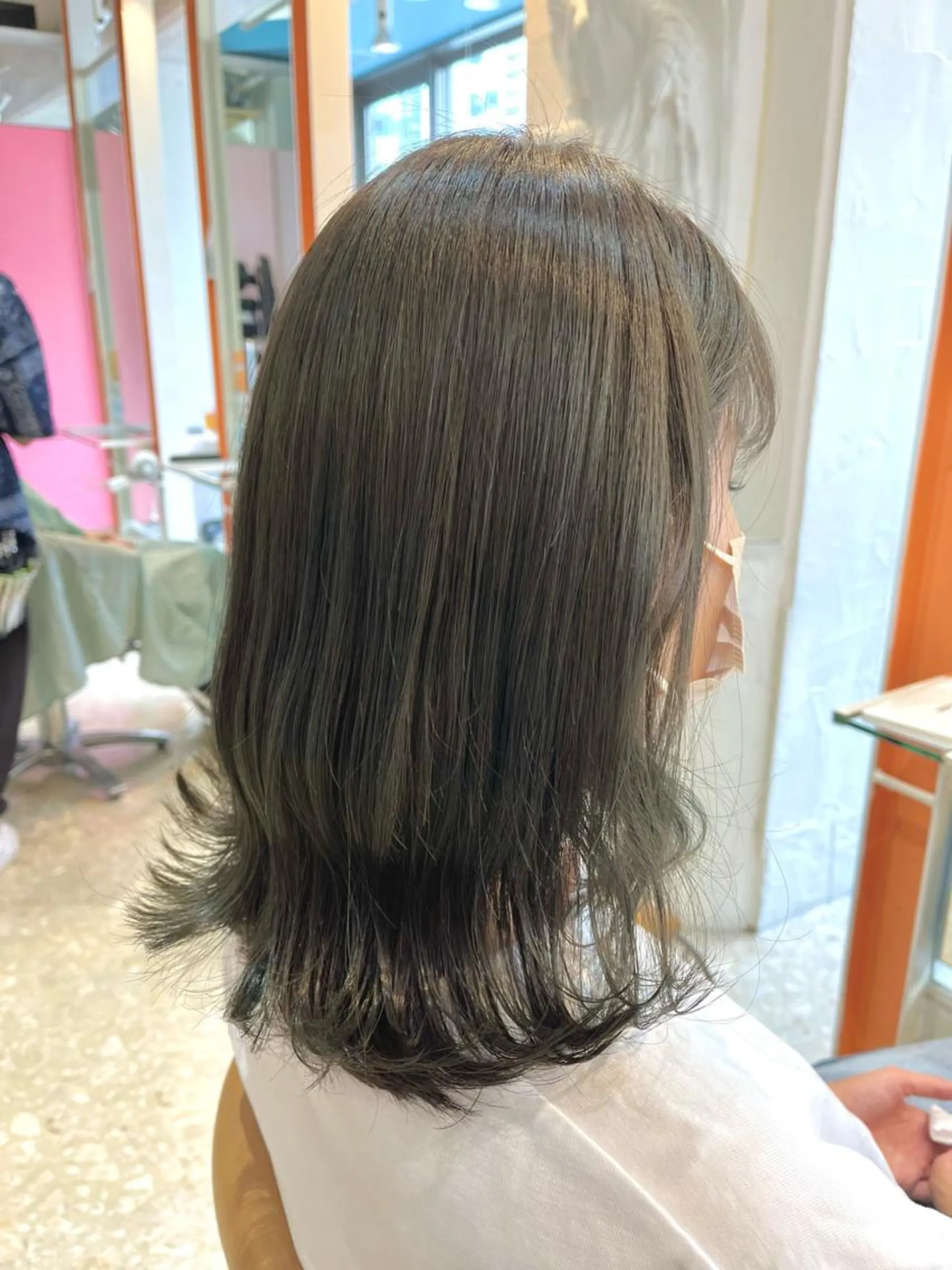 ミディアム カラー ヘアカラー トリートメント うしだ かおるのヘアスタイル