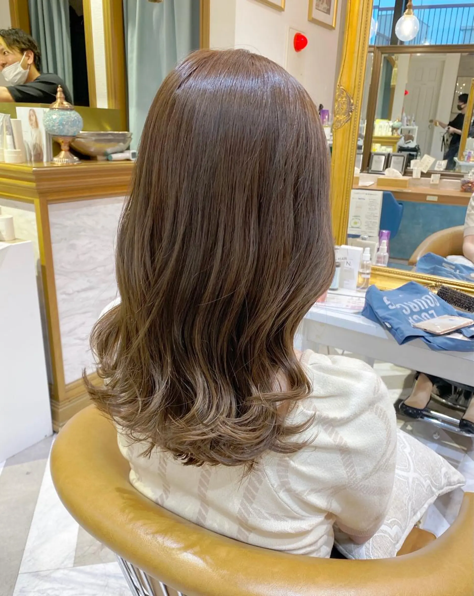 ミディアム カット ヘアカラー トリートメント レイヤーカット /透明感カラー西田のヘアスタイル