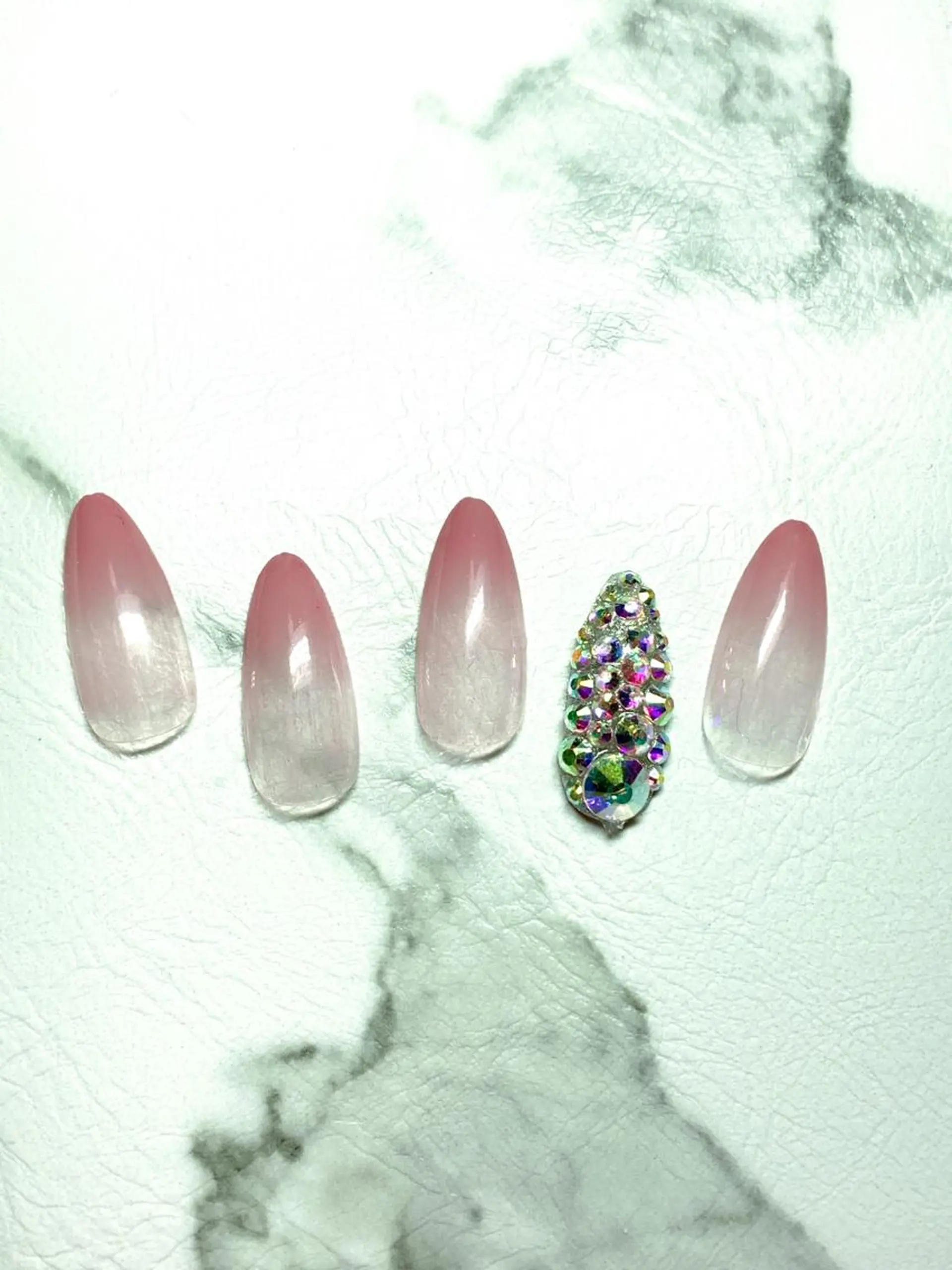 ネイル ストーンネイル x.1.0.nail ♡Cのネイルデザイン