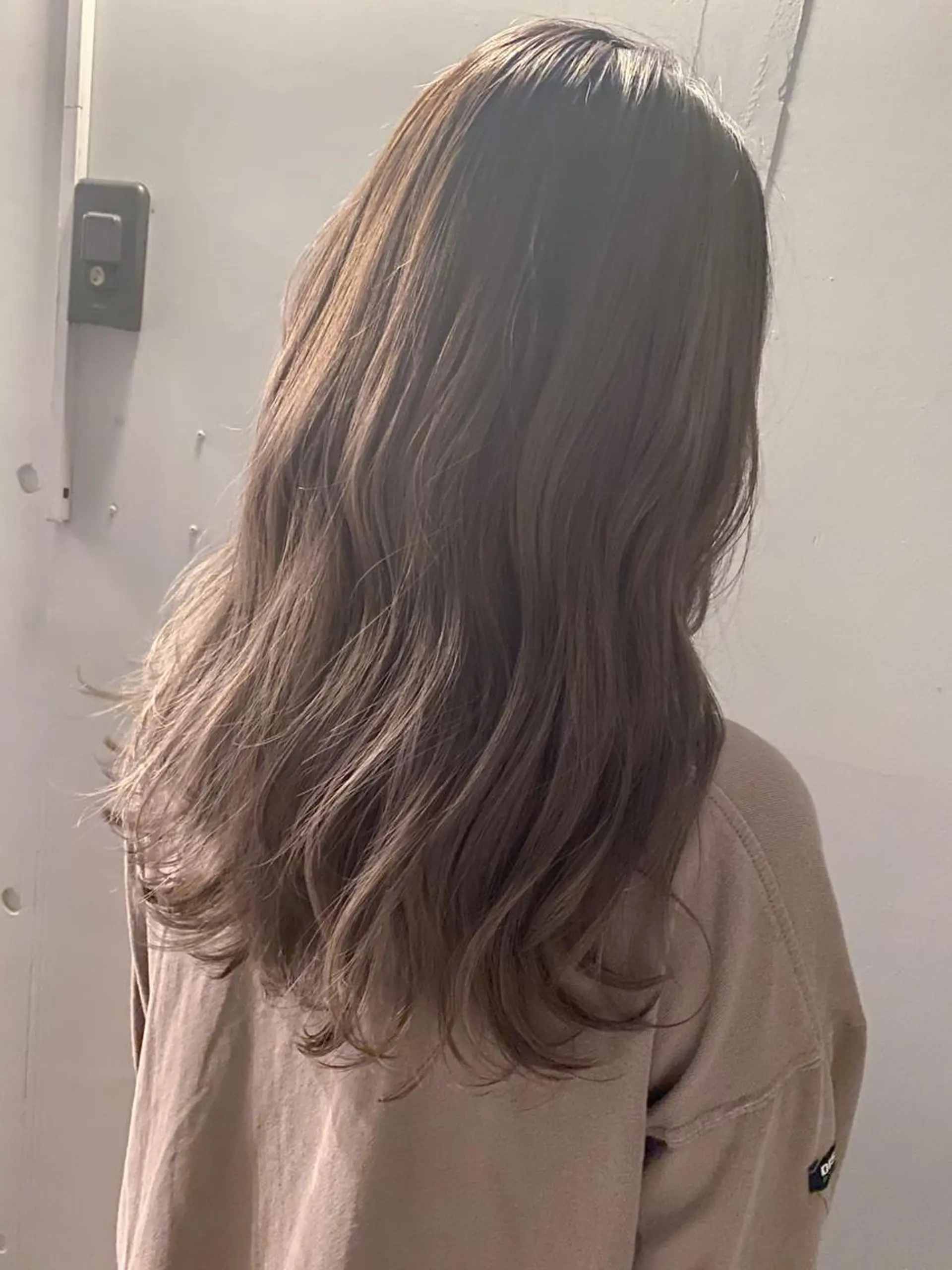 セミロング カラー アッシュ バレイヤージュ ベージュカラー 透明感カラー レイヤーカット ヘアカラー ✨ハイクオリティ✨ 山本香也のヘアスタイル