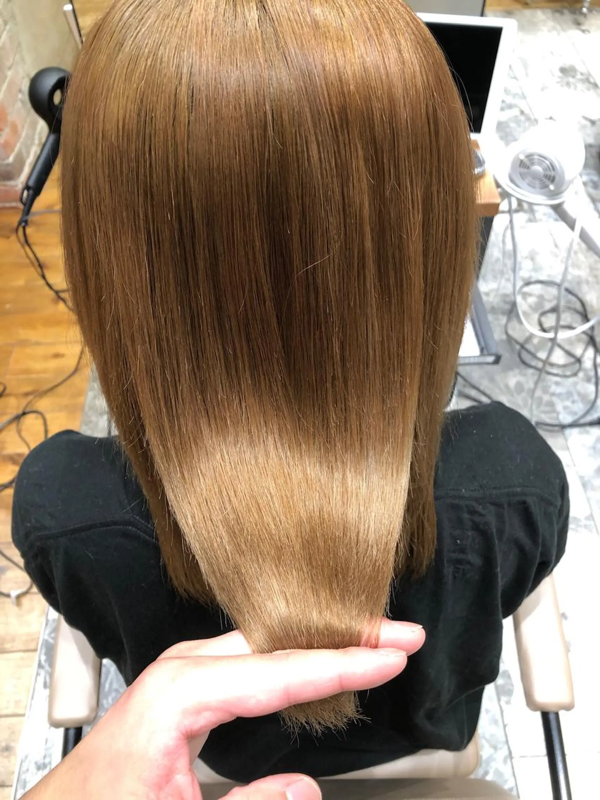 ミディアム パーマ くびれヘア ハイライト 髪質改善 レイヤーカット カット ヘアカラー 縮毛矯正 トリートメント 新宿✨顔周りカット 韓国ヘア/坂本亜裟海のヘアスタイル