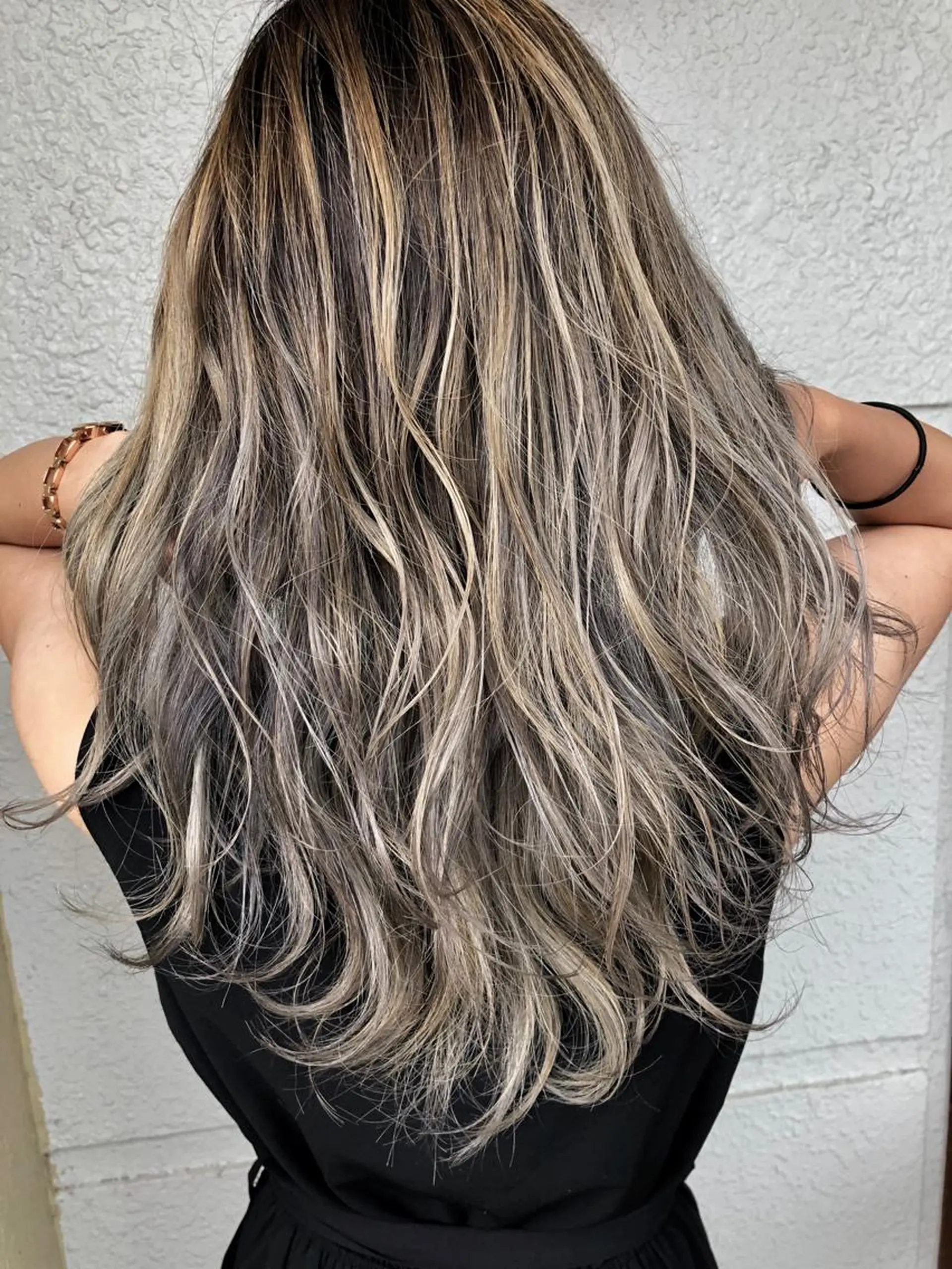 ロング カラー バレイヤージュ ハイライトカラー 3Dハイライト ハイライト レイヤーカット ヘアカラー レイヤーカット匠 イソザキノリユキのヘアスタイル