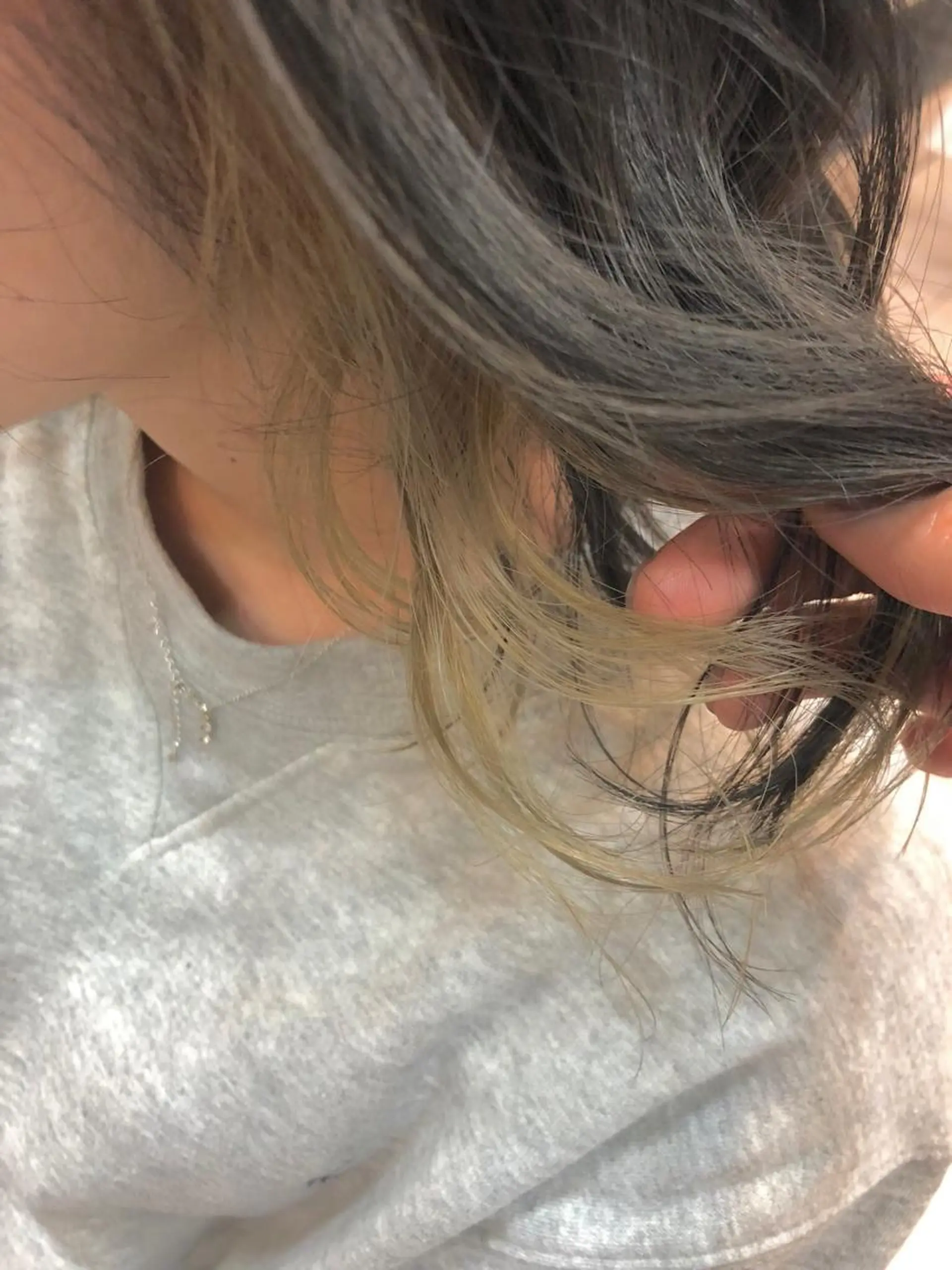 セミロング カラー ベージュカラー ミルクティーベージュ カット ヘアカラー トリートメント SHAFT Ieiriのヘアスタイル