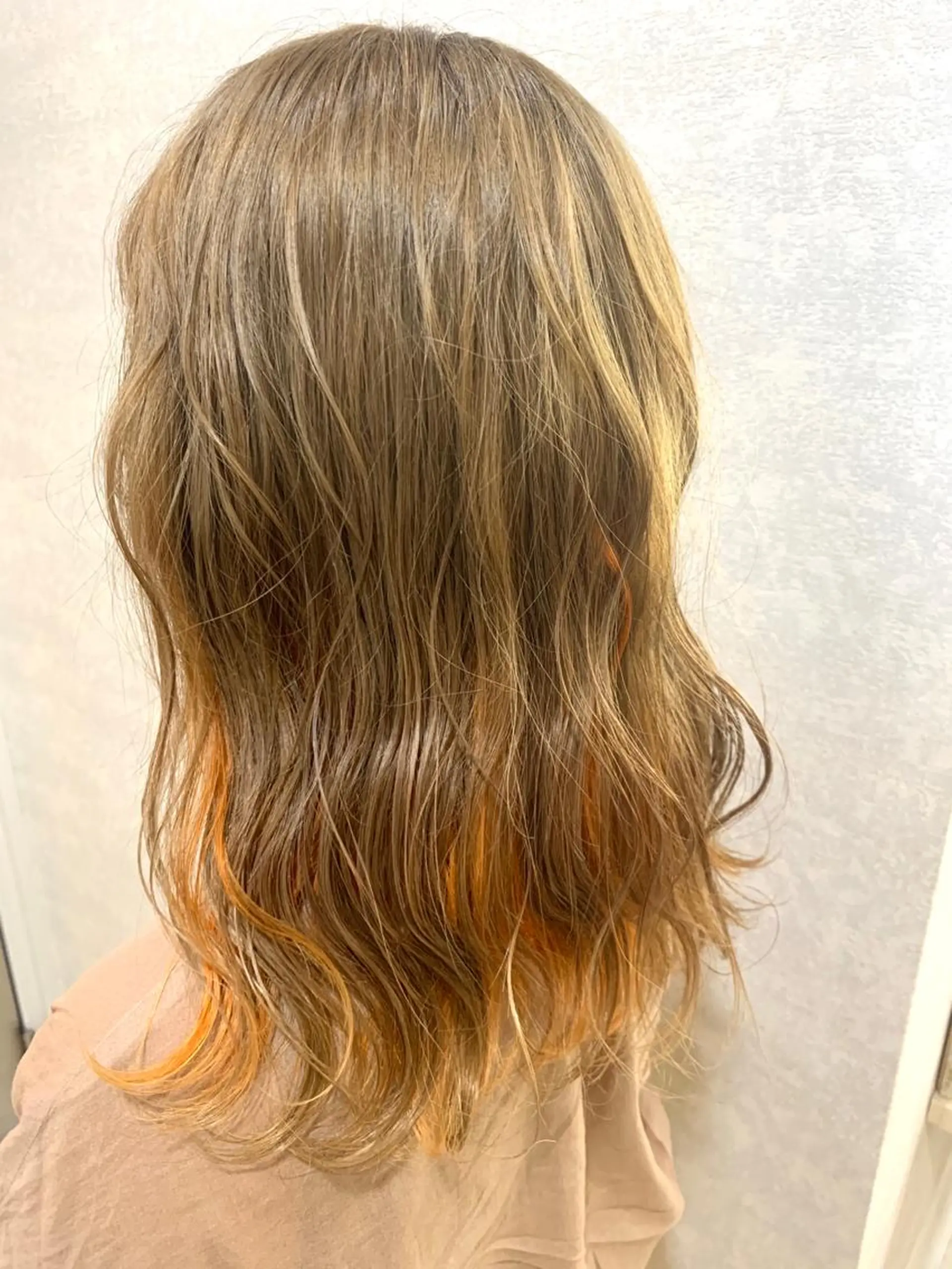 ミディアム カラー ベージュカラー オレンジ 佐々木 有彩のヘアスタイル