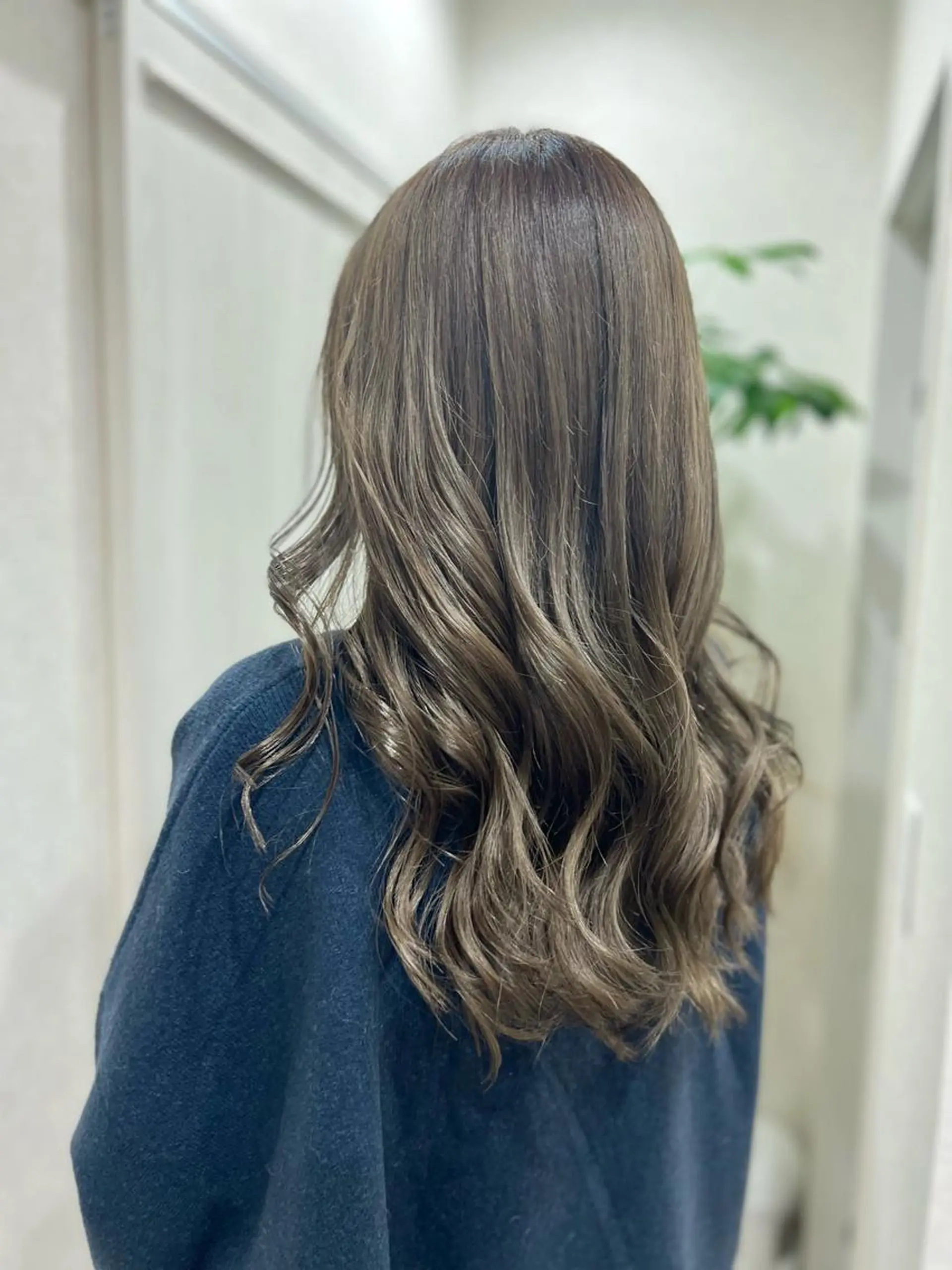 ロング カラー グレージュ カーキグレージュ ロング 🍇おぐら めぐみ🍇のヘアスタイル