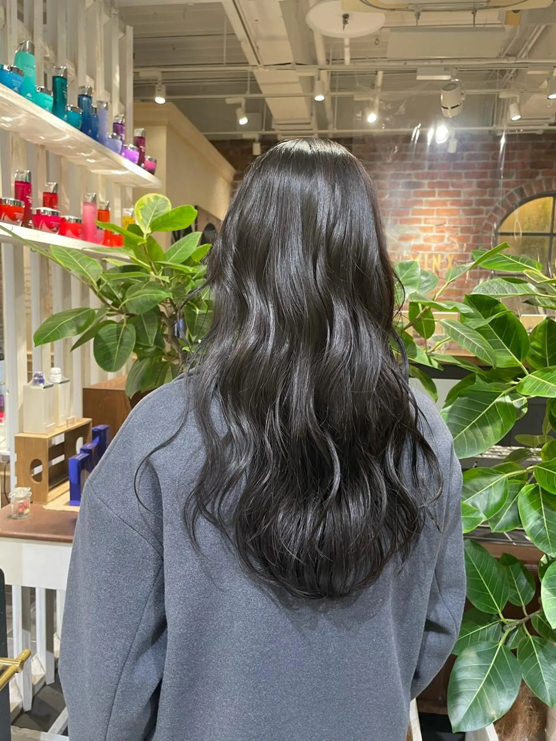 ロング カラー レイヤーカット 岩谷流星のヘアスタイル