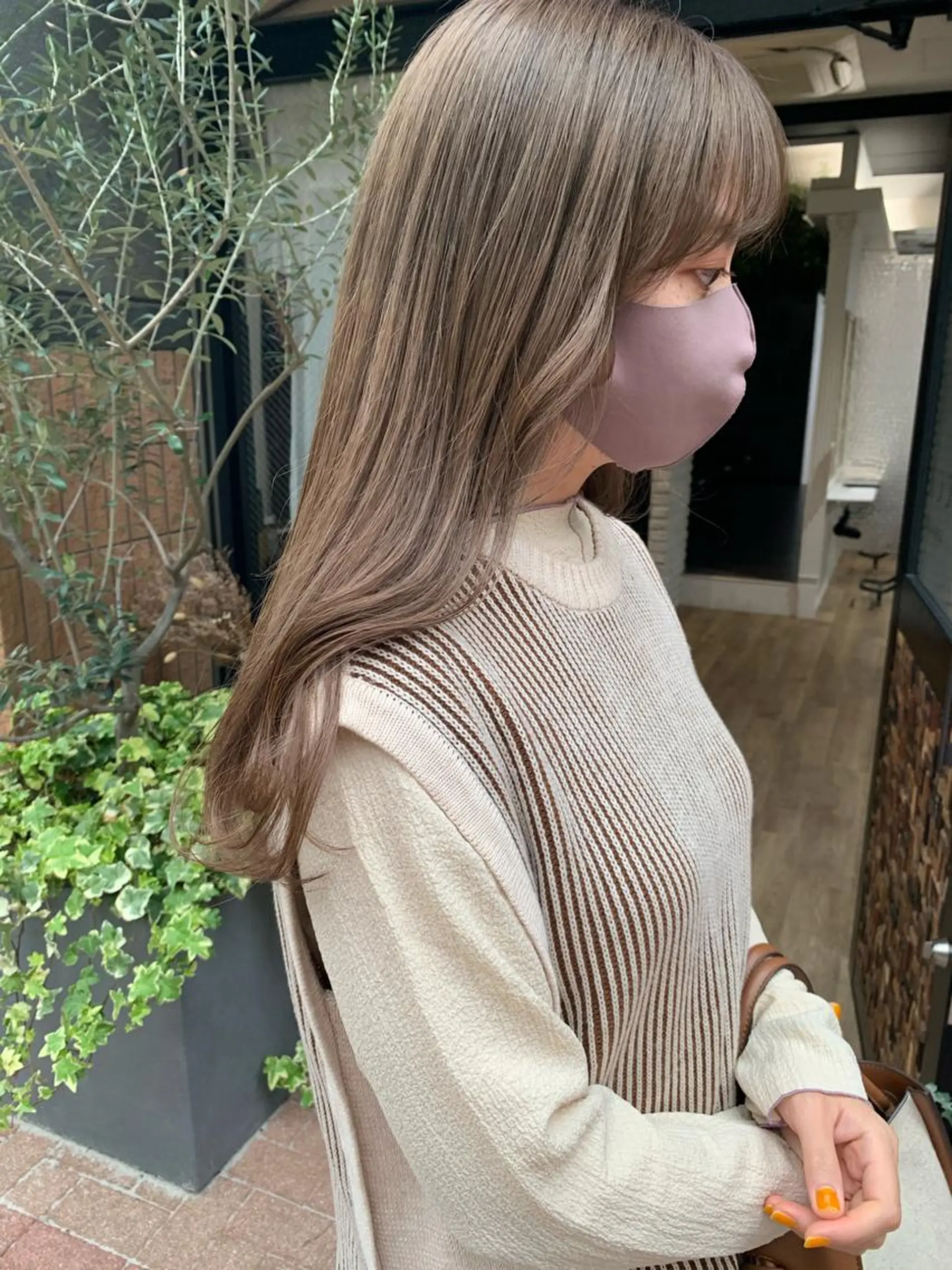 ロング カラー ベージュカラー ブリーチ オリーブベージュ カット ヘアカラー トリートメント レイヤー/顔周り /AKARIのヘアスタイル