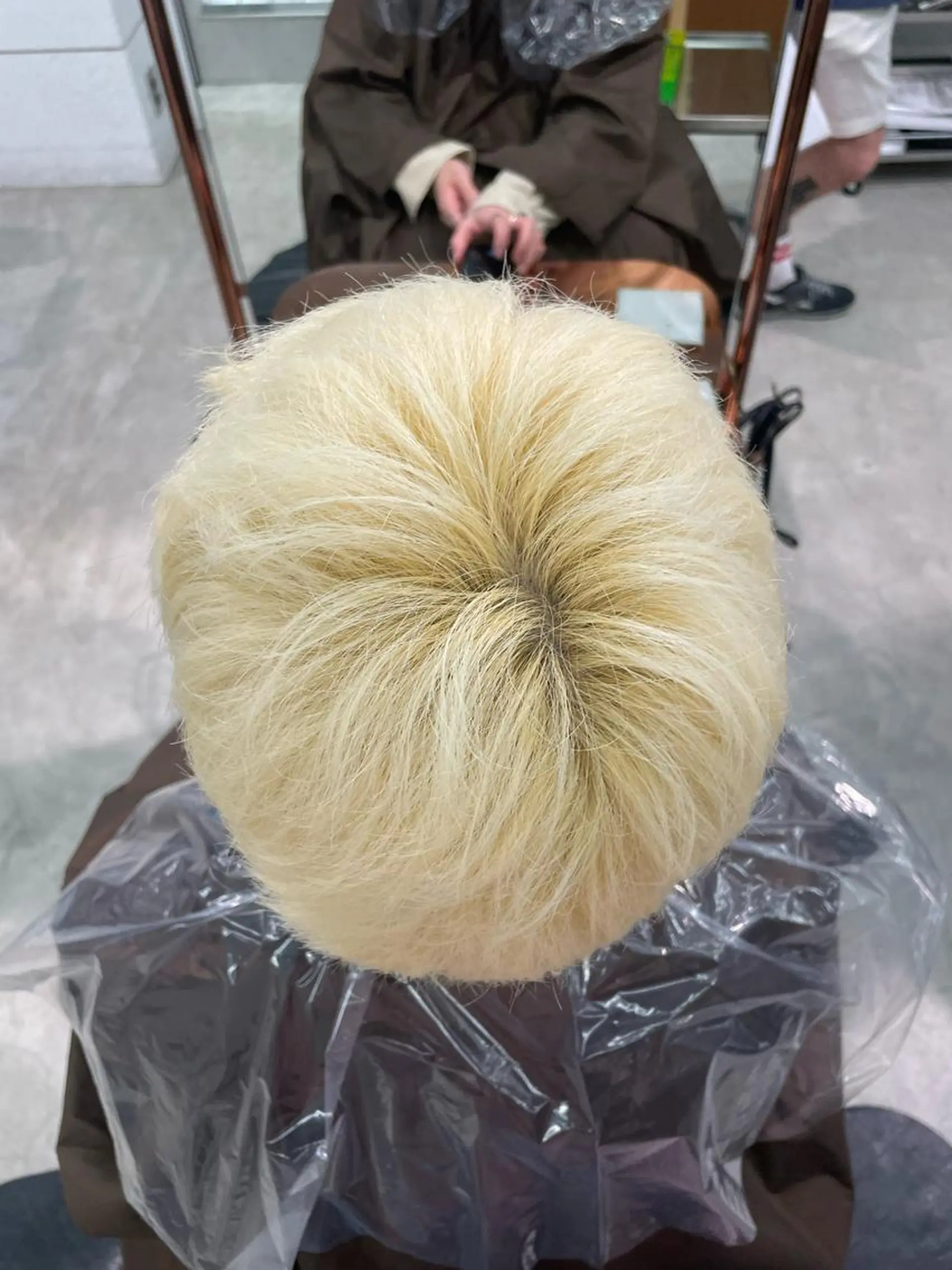 カラー メンズ メンズブリーチ メンズハイトーン ブリーチ 抜きっぱなしブロンド ケアブリーチ 鶴井 美空のヘアスタイル