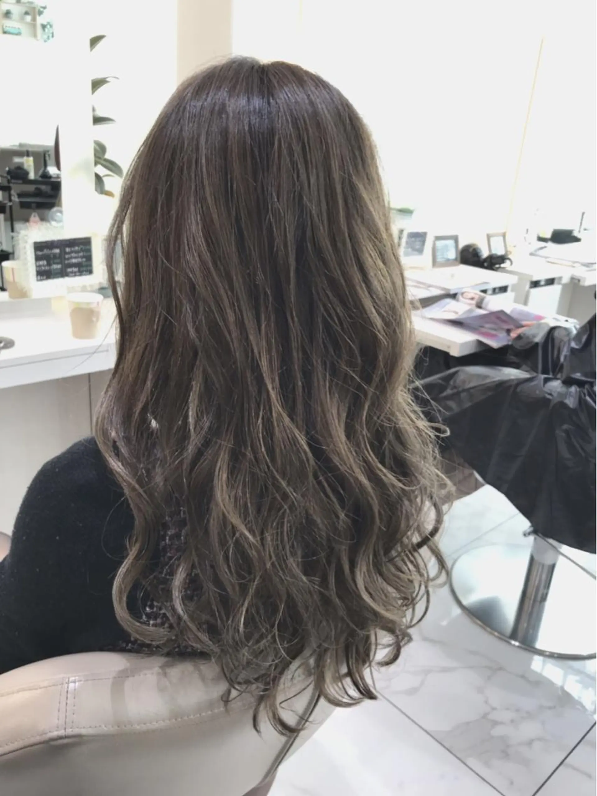 セミロング カラー ベージュカラー ブリーチ 透明感カラー ハイライトカラー ブリーチなしカラー 山崎俊輔/髪質改善 /バレイヤージュのヘアスタイル