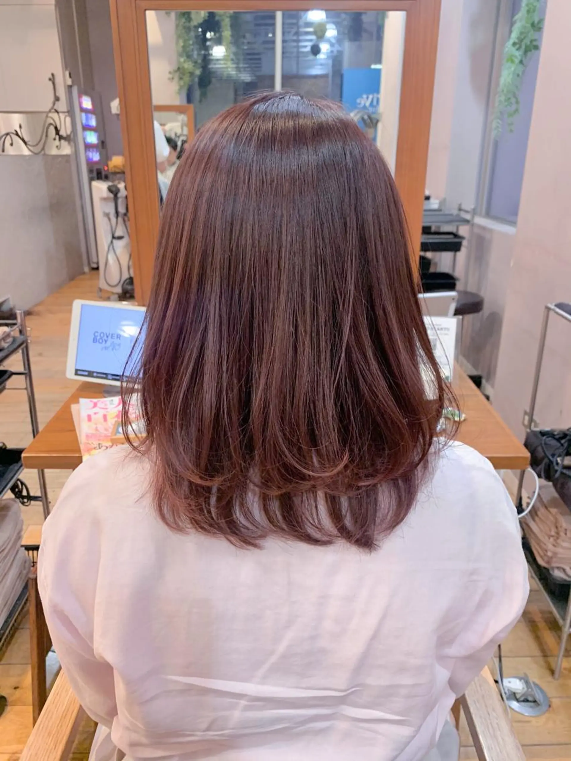 ミディアム カラー ヘアアレンジ ピンクカラー レイヤーカット 顔周りカット/アレン ジ/カラー小野寺紗良のヘアスタイル