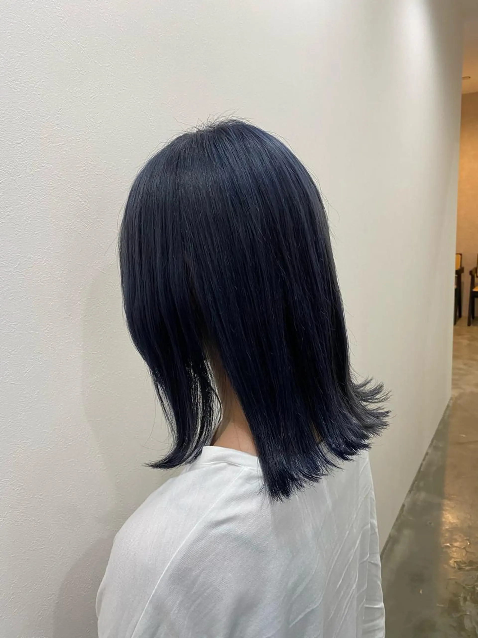 ミディアム カラー 黒髪 ブルーカラー ブルーブラック 縮毛矯正 rink / ETOILEのヘアスタイル