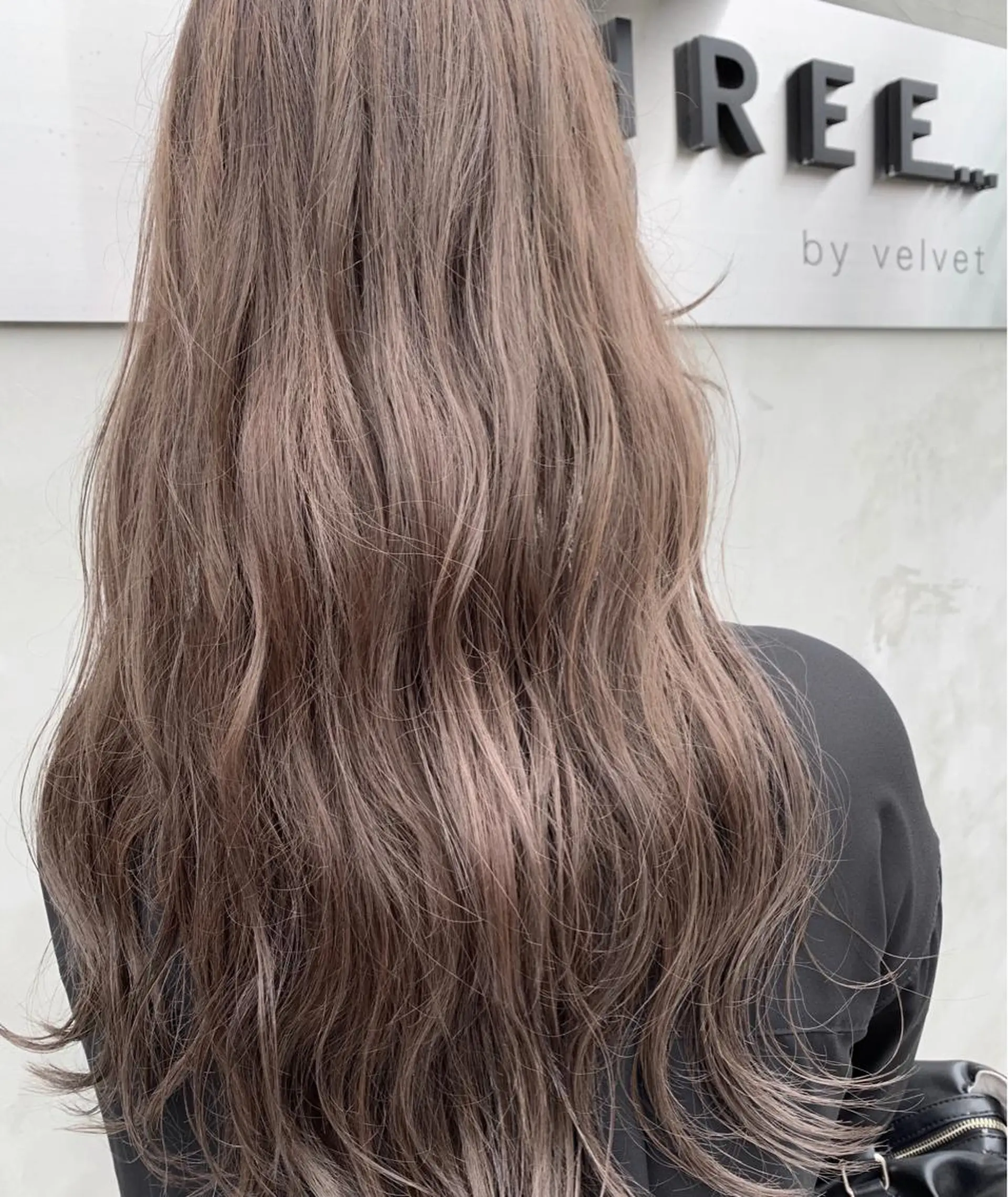 ロング カラー ベージュカラー ブリーチ グレージュ ダブルカラー /まつ毛パーマ🎀のヘアスタイル