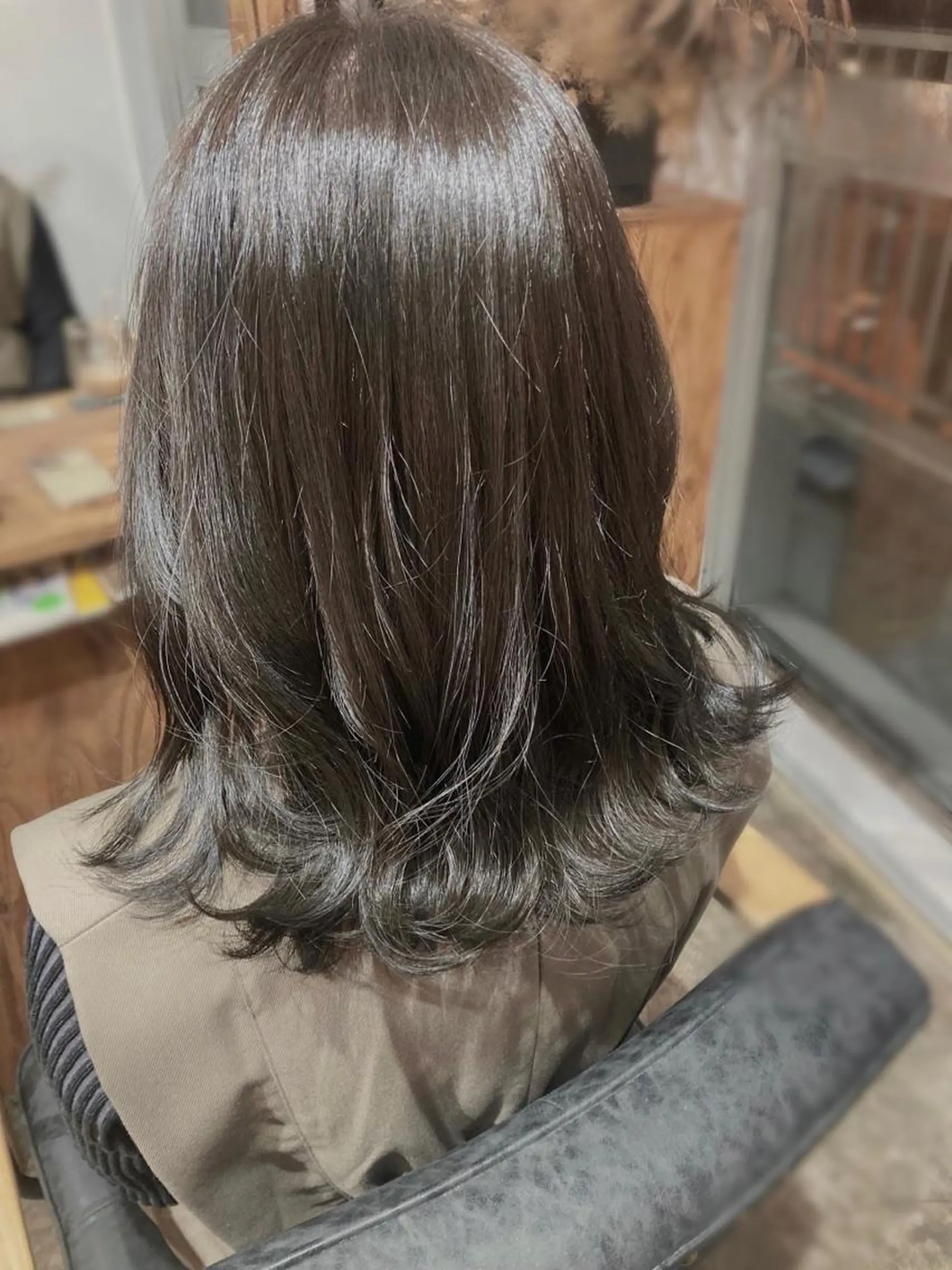 ミディアム roka ノゾミのヘアスタイル