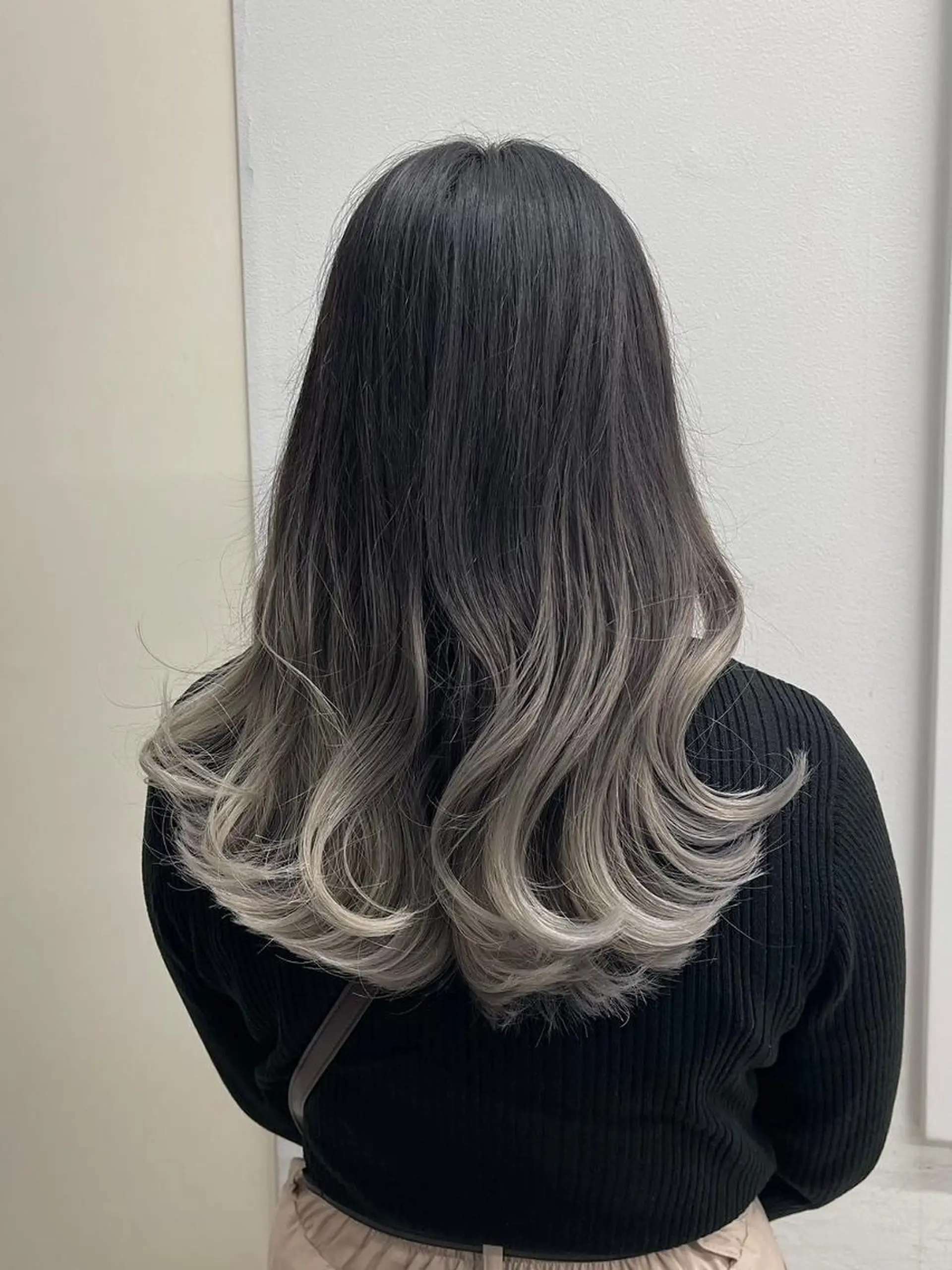 ロング カラー アディクシーカラー アッシュ ブルーカラー ダークアッシュ グレージュ 【公式】amble luxe 中野のヘアスタイル