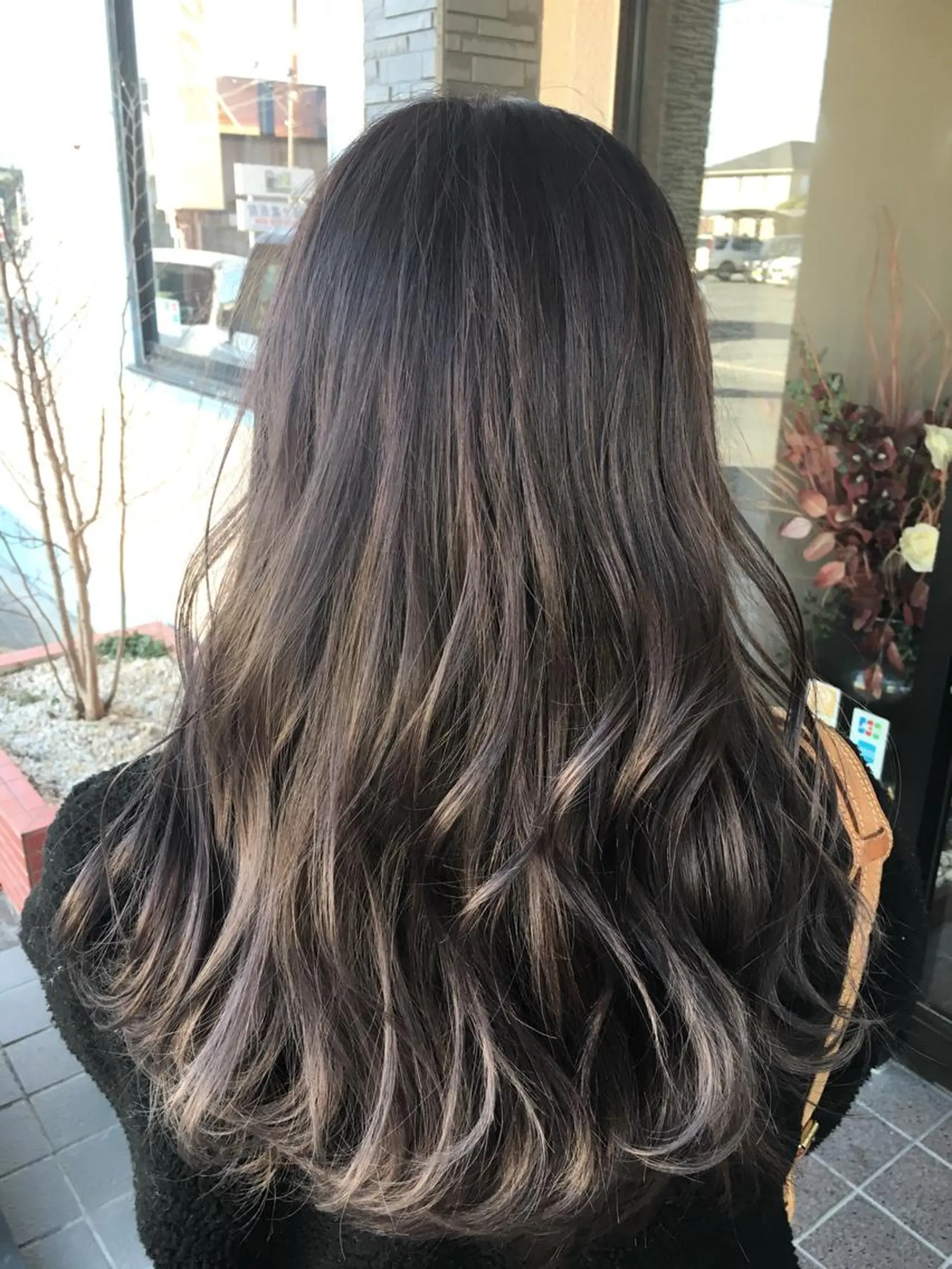 ロング カラー ブリーチ 透明感カラー グレージュ 4-rest garden （フォーレストガーデン）所属・金井 直樹のヘアスタイル