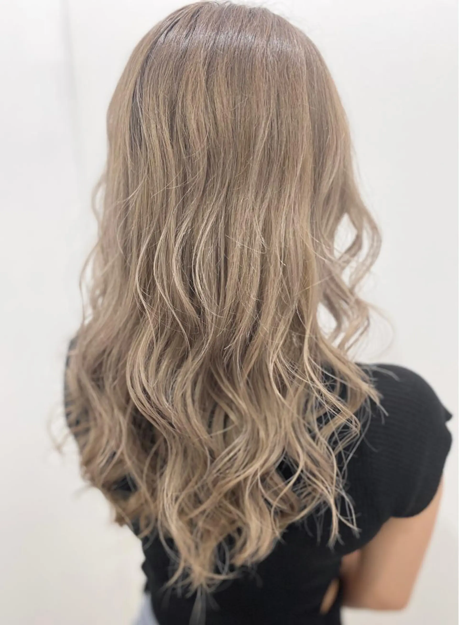 ロング カラー ベージュカラー ミルクティーベージュ 最高峰の技術力☆ 樋口健人のヘアスタイル