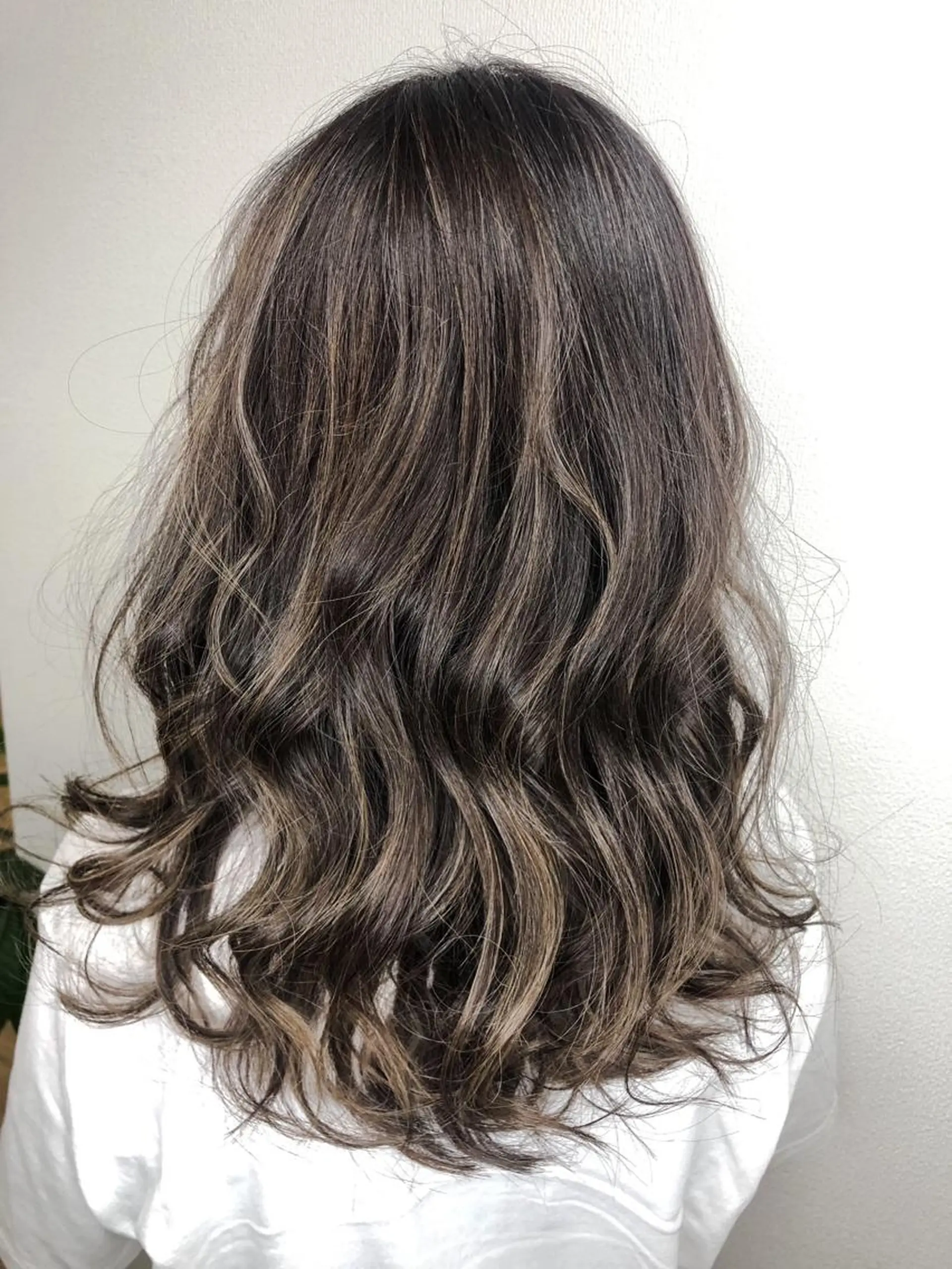 セミロング 髪質改善ayame 横山諒のヘアスタイル