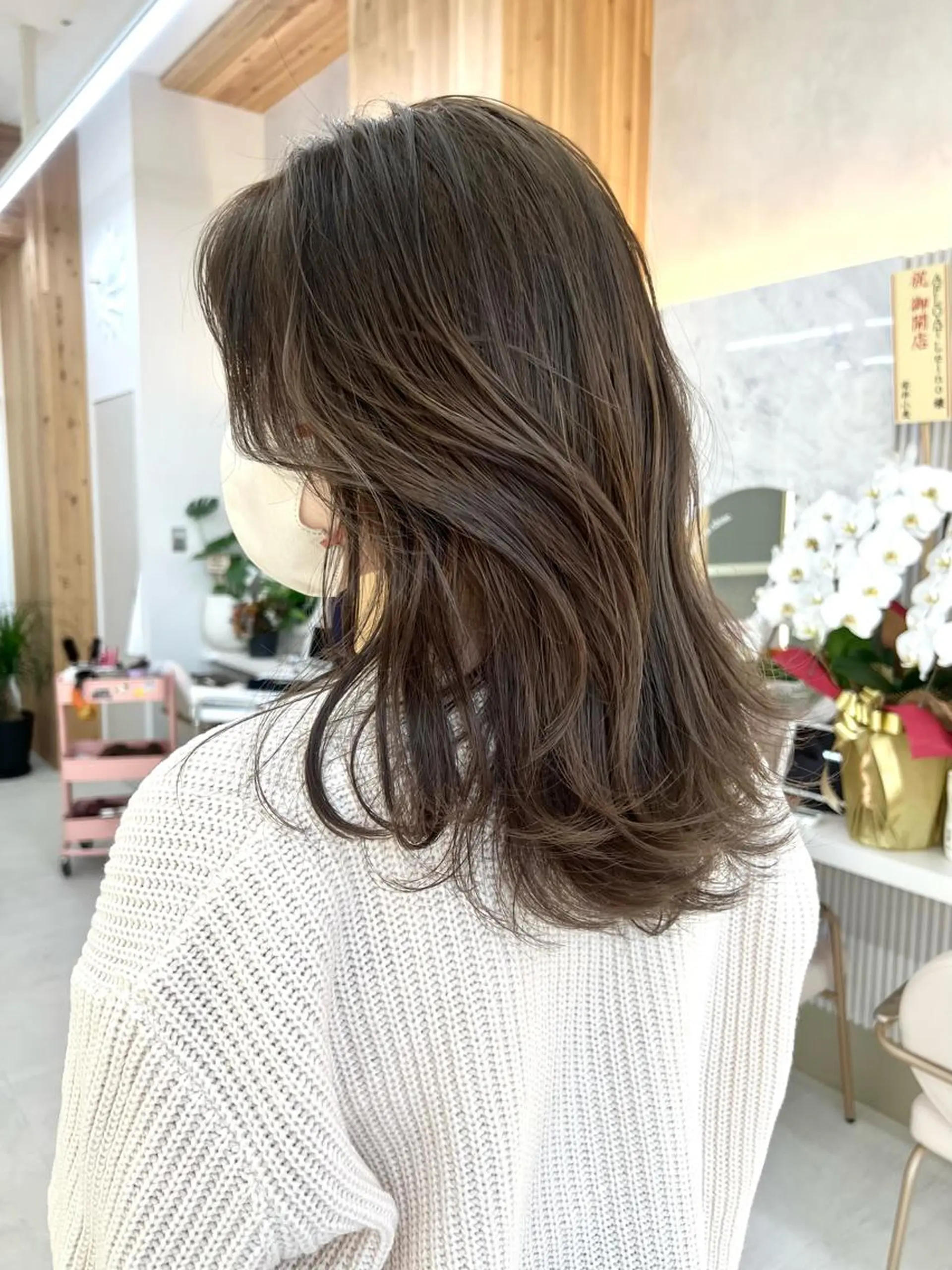 ミディアム カラー マツエク・マツパ 切りっぱなしボブ ブリーチ グレージュ ハイトーンカラー ナチュラル カット ヘアカラー トリートメント レイヤー専門家 ダブルカラー修のヘアスタイル