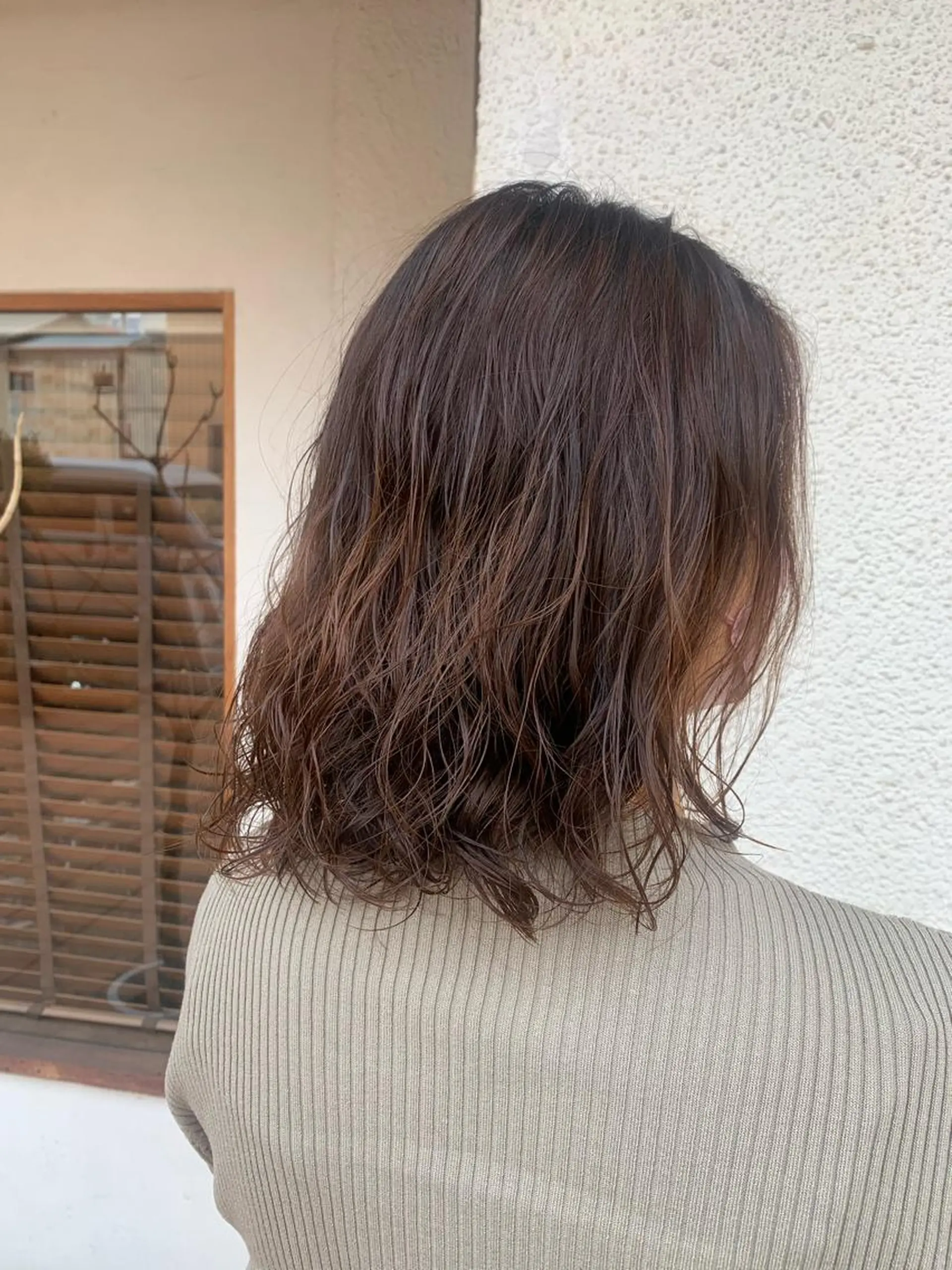 ミディアム カラー パーマ putri 川邉 優花のヘアスタイル