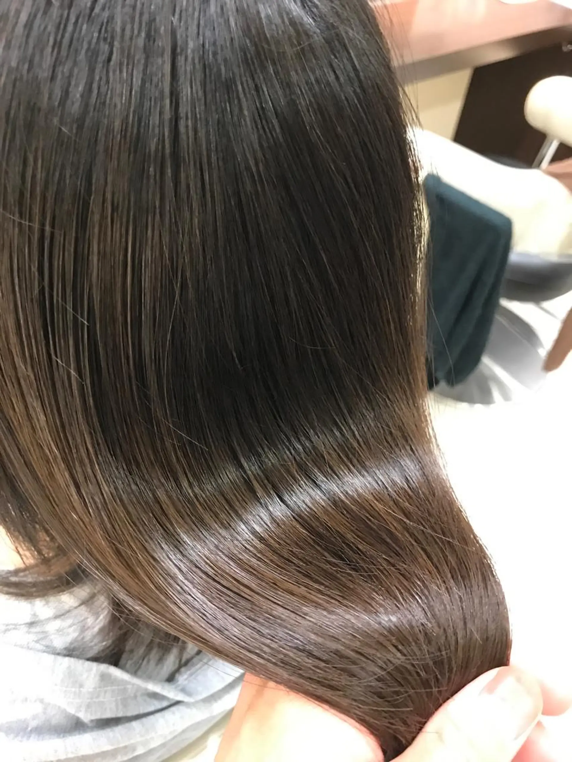 ミディアム 縮毛矯正/髪質改善 継続する美髪のヘアスタイル