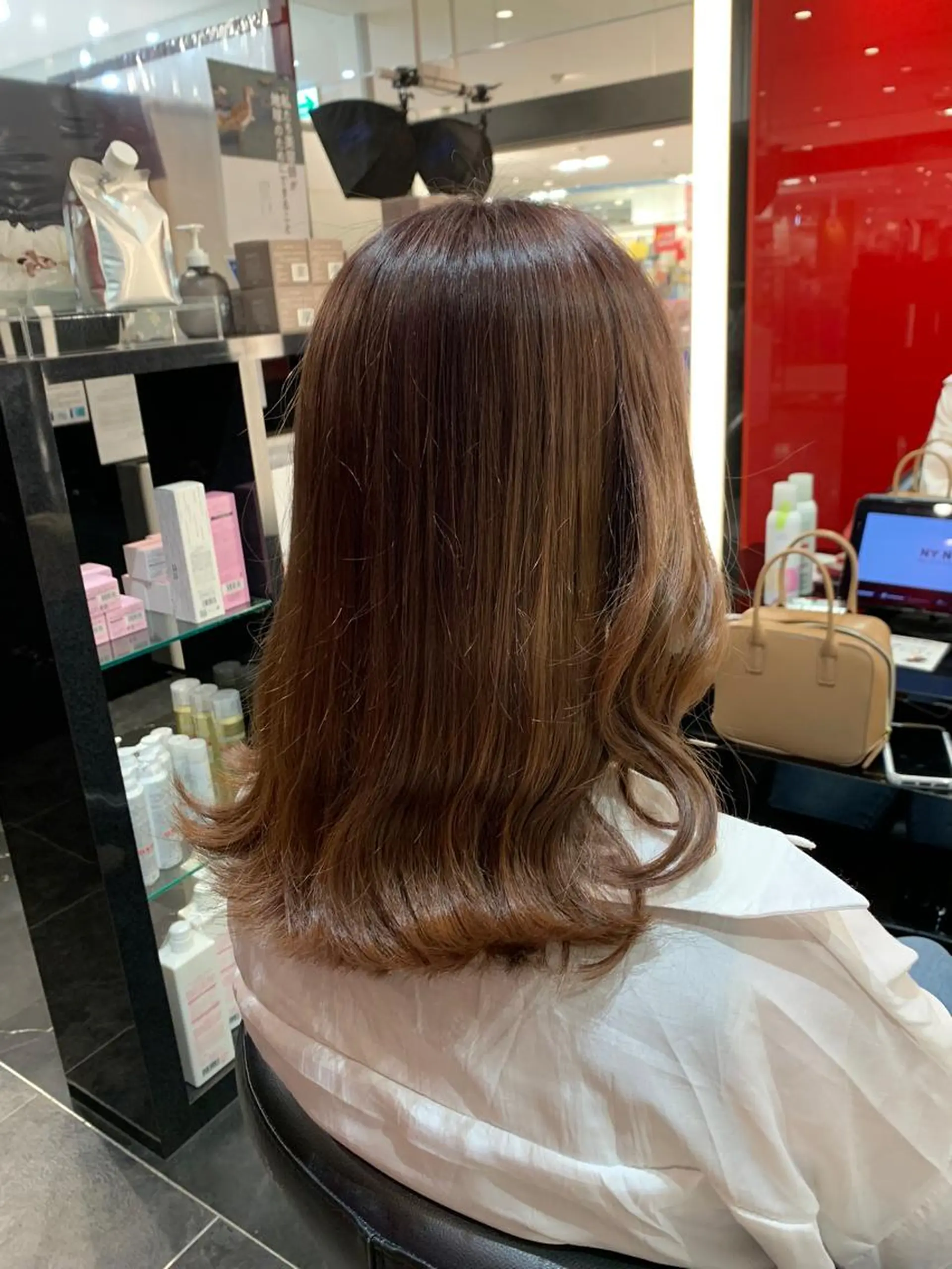 ミディアム カラー ブリーチ ダブルカラー 艶髪/白髪ぼかし ヘッドスパ/大野結菜のヘアスタイル