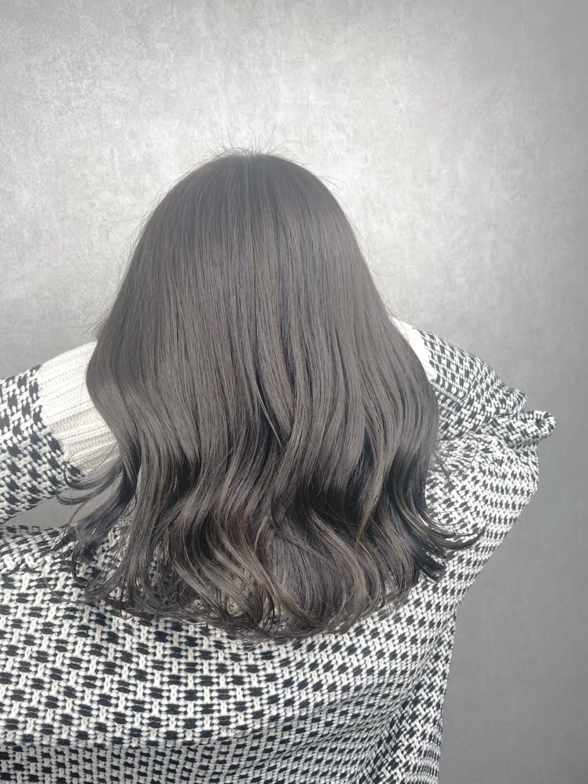 セミロング _White所属・ＳＨＩ ＺＵのヘアスタイル