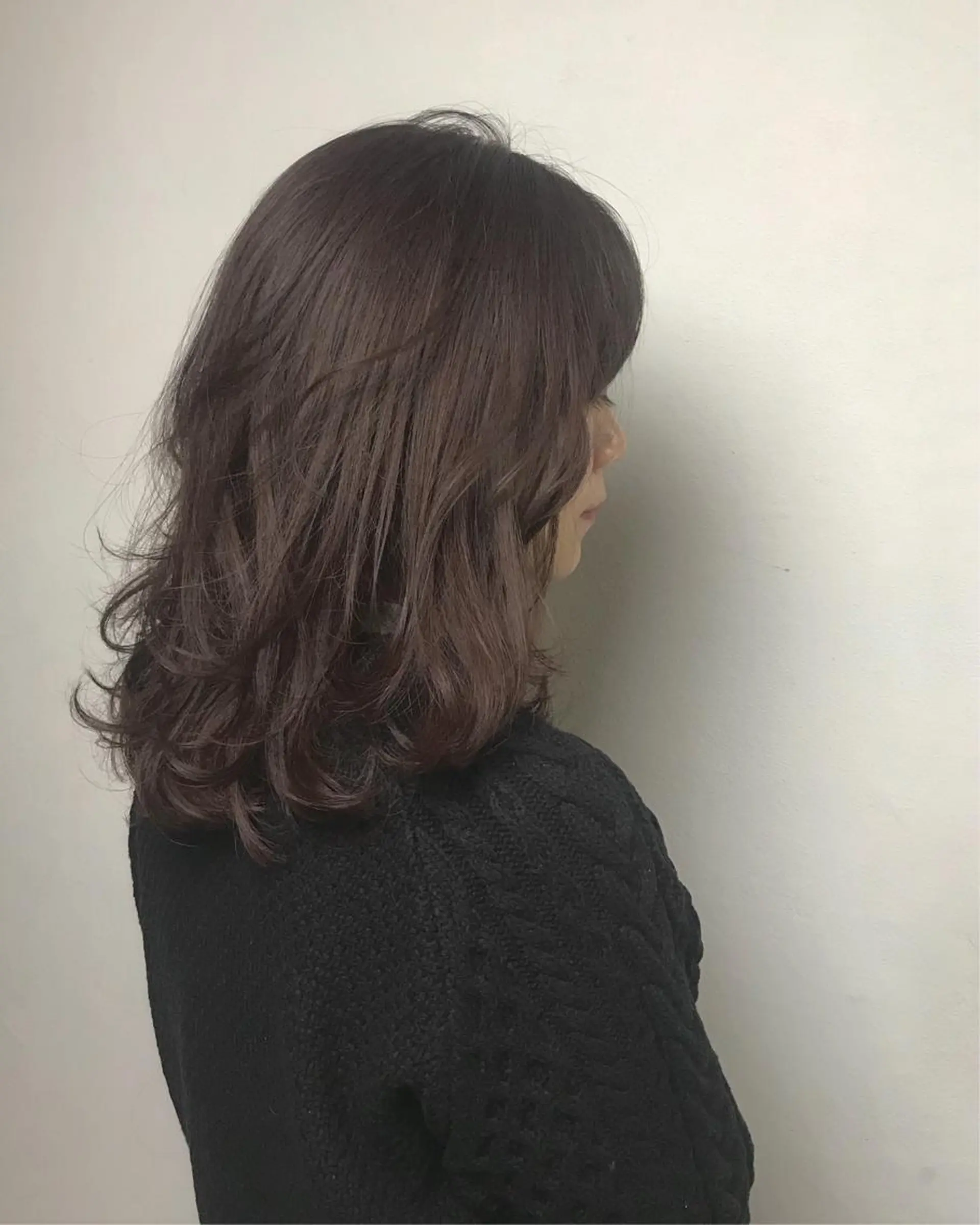 セミロング アッシュ レイヤーカット 外ハネヘア 岩田菜央 《武蔵小杉》のヘアスタイル