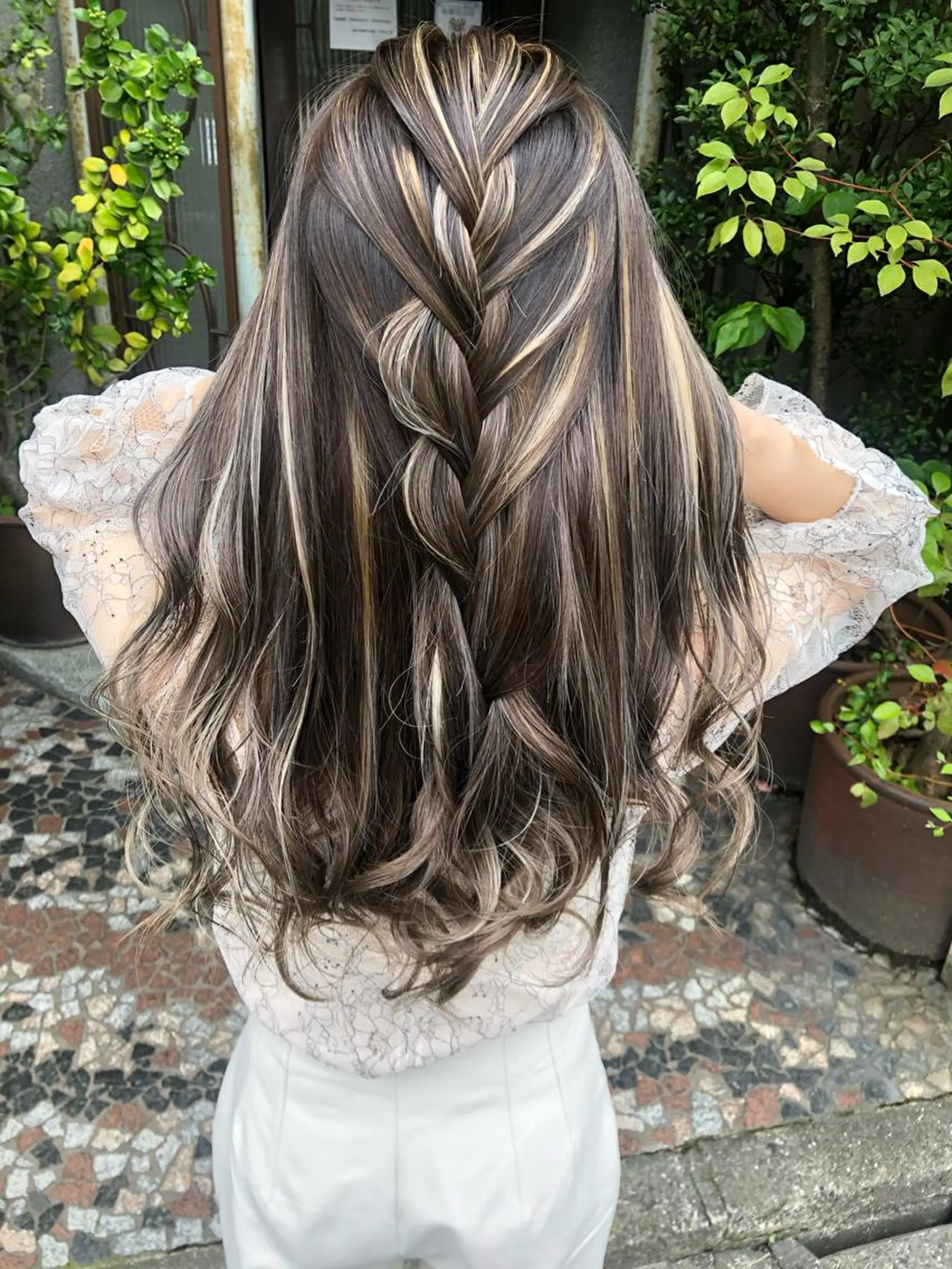 ロング カラー ヘアアレンジ ハイライトカラー ハイライト ヘアカラー トリートメント tre/e'所属・橋本 昇平のヘアスタイル