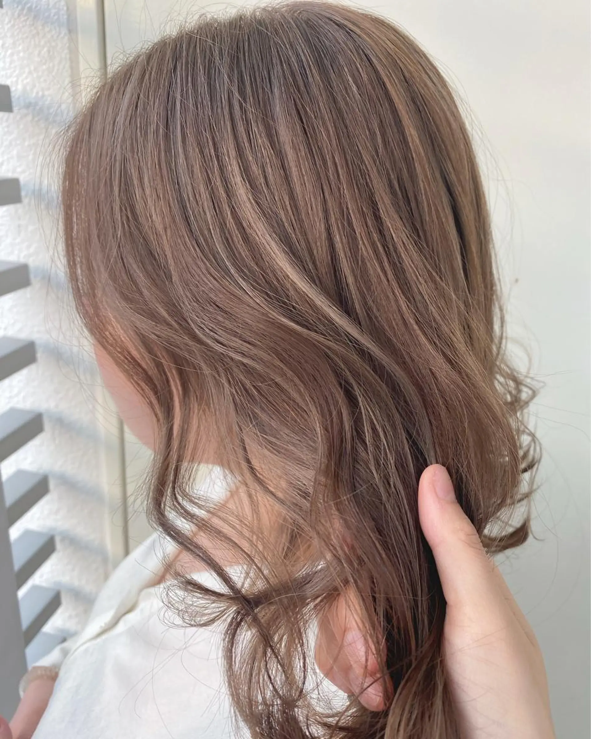 ミディアム カラー 韓国ヘア顔周りカット 艶髪ベージュtamaのヘアスタイル