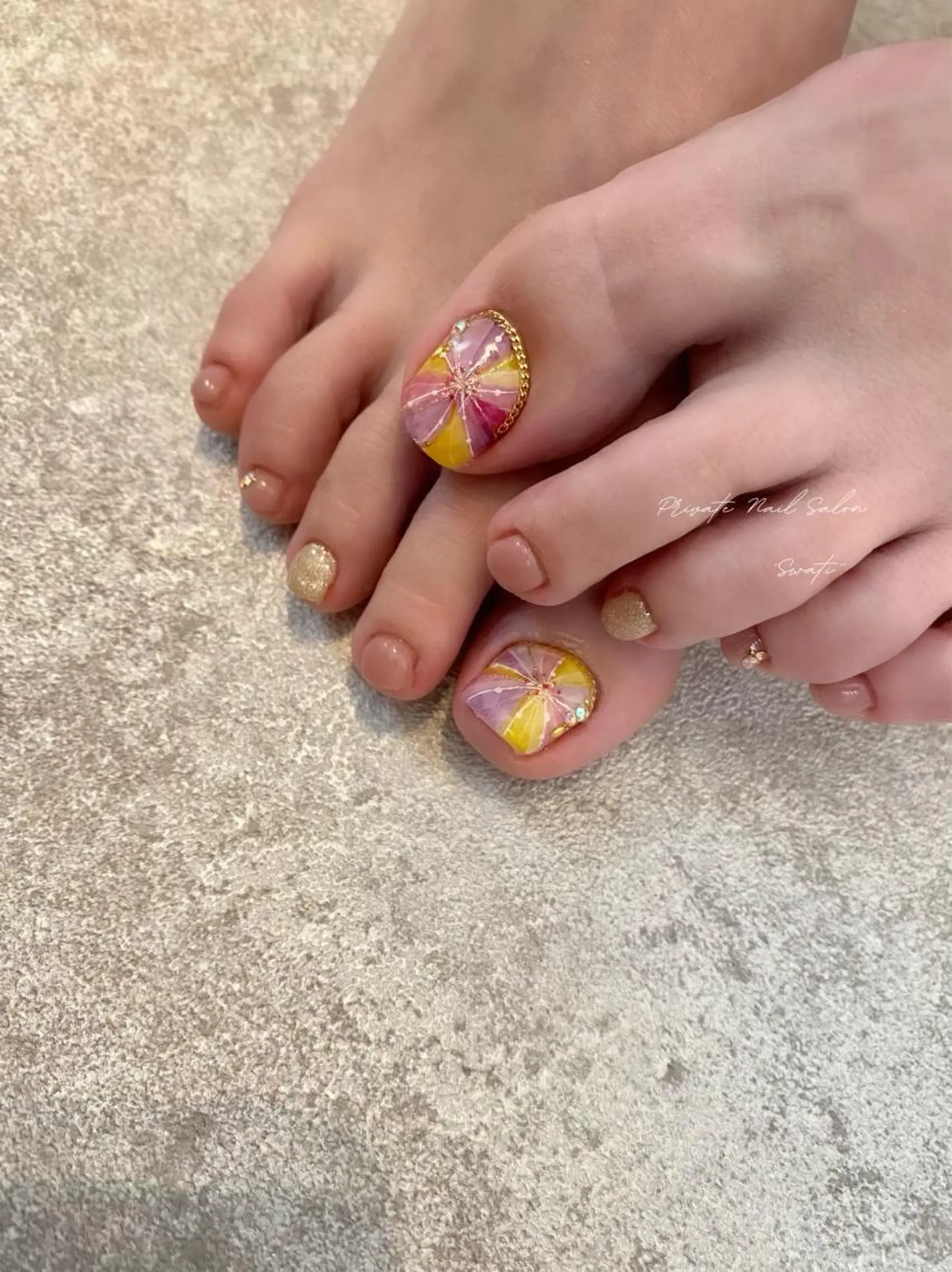 ネイル アートネイル フットネイル オフィスネイル 夏ネイル yuko （ネイリスト）のネイルデザイン