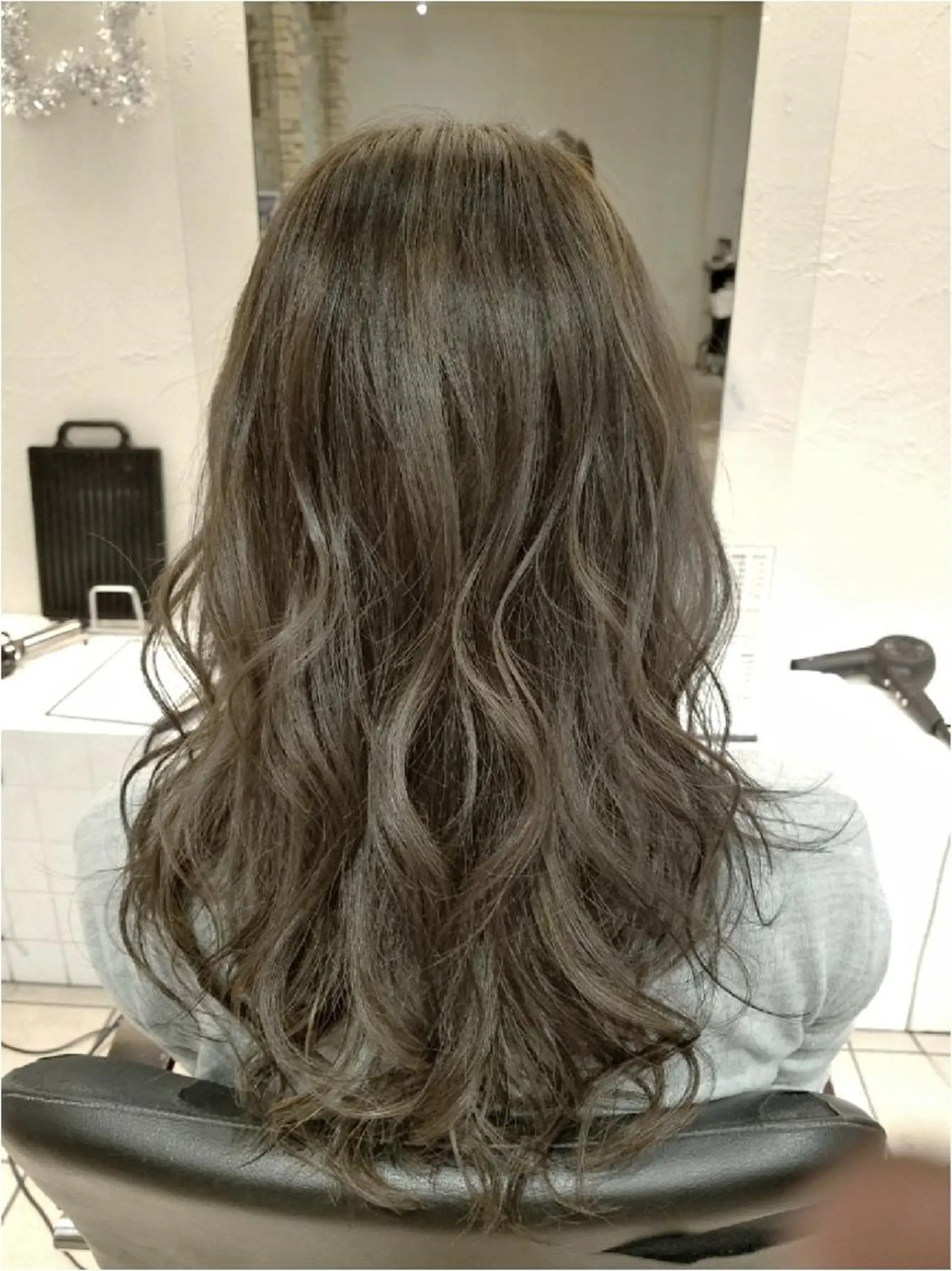 ミディアム カラー ヘアアレンジ グレージュ ハイライトカラー ハイライト 【髪質改善美容師】t occa茨木篠原健太のヘアスタイル