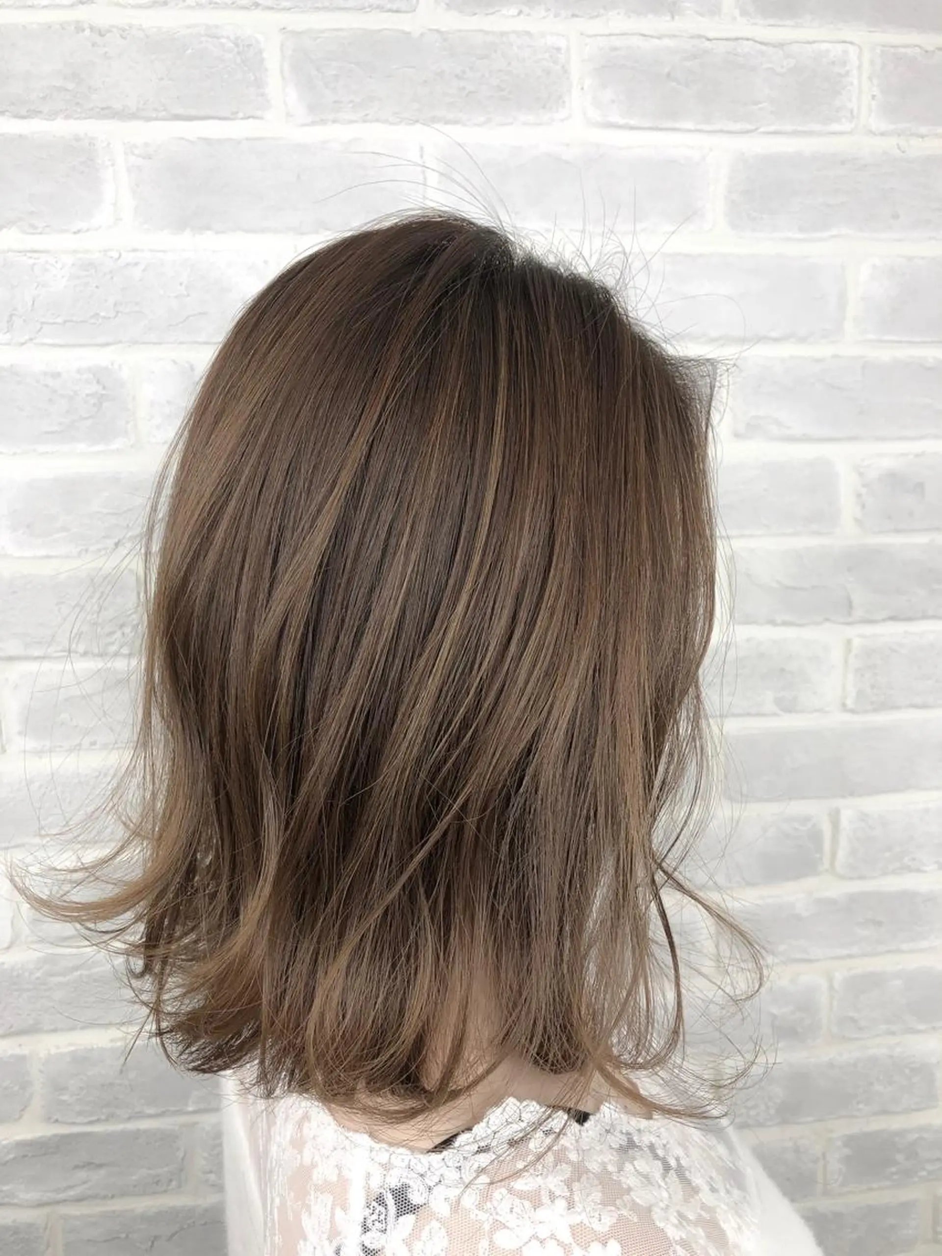 ミディアム カラー アッシュ バレイヤージュ ベージュカラー レイヤーカット eclair.髪質改善&トリートメント所属・【艶髪、透明感】西村 有司のヘアスタイル