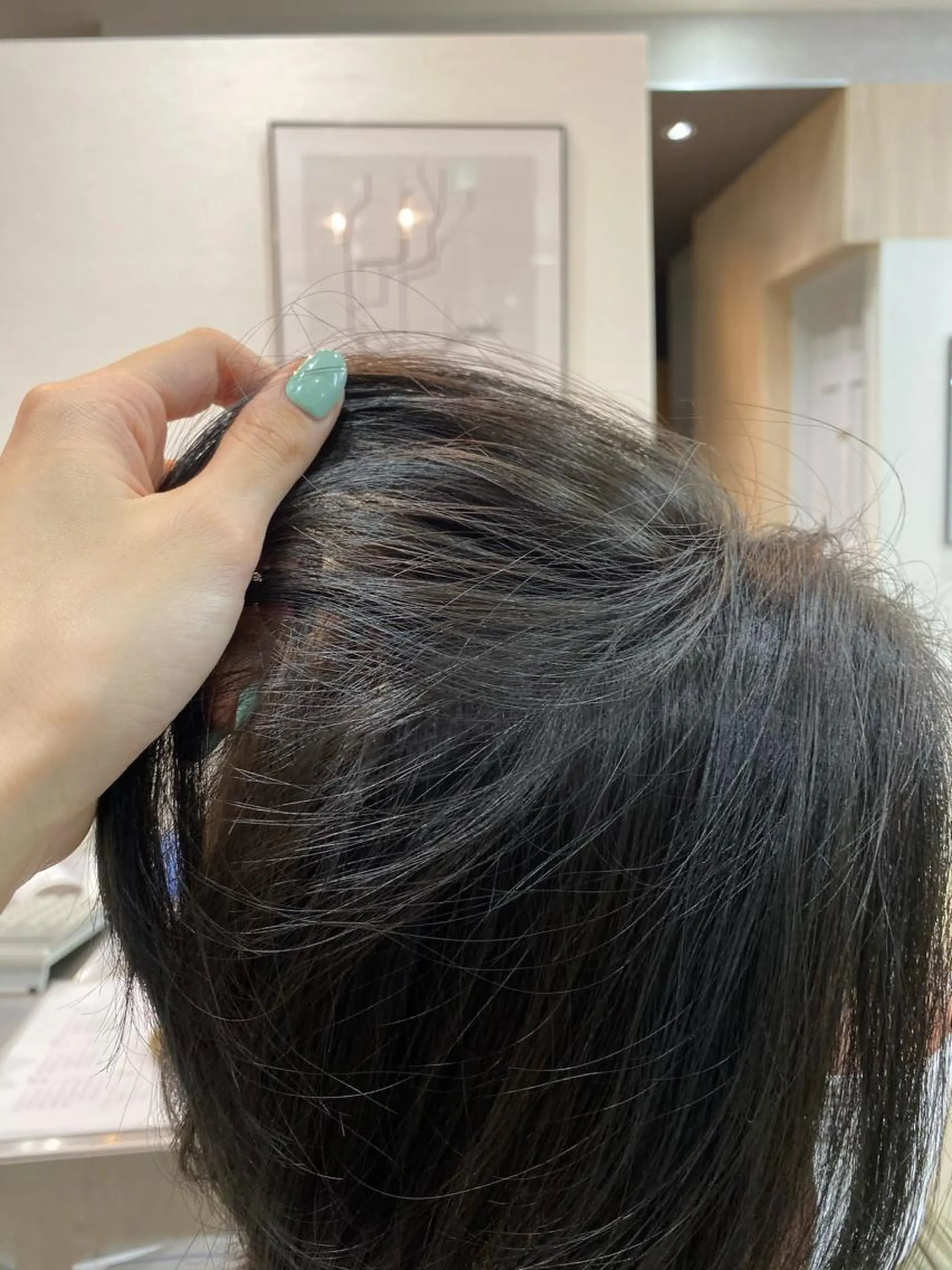 ショート カラー オリーブ/アッシュ やわらか透明感カラーのヘアスタイル