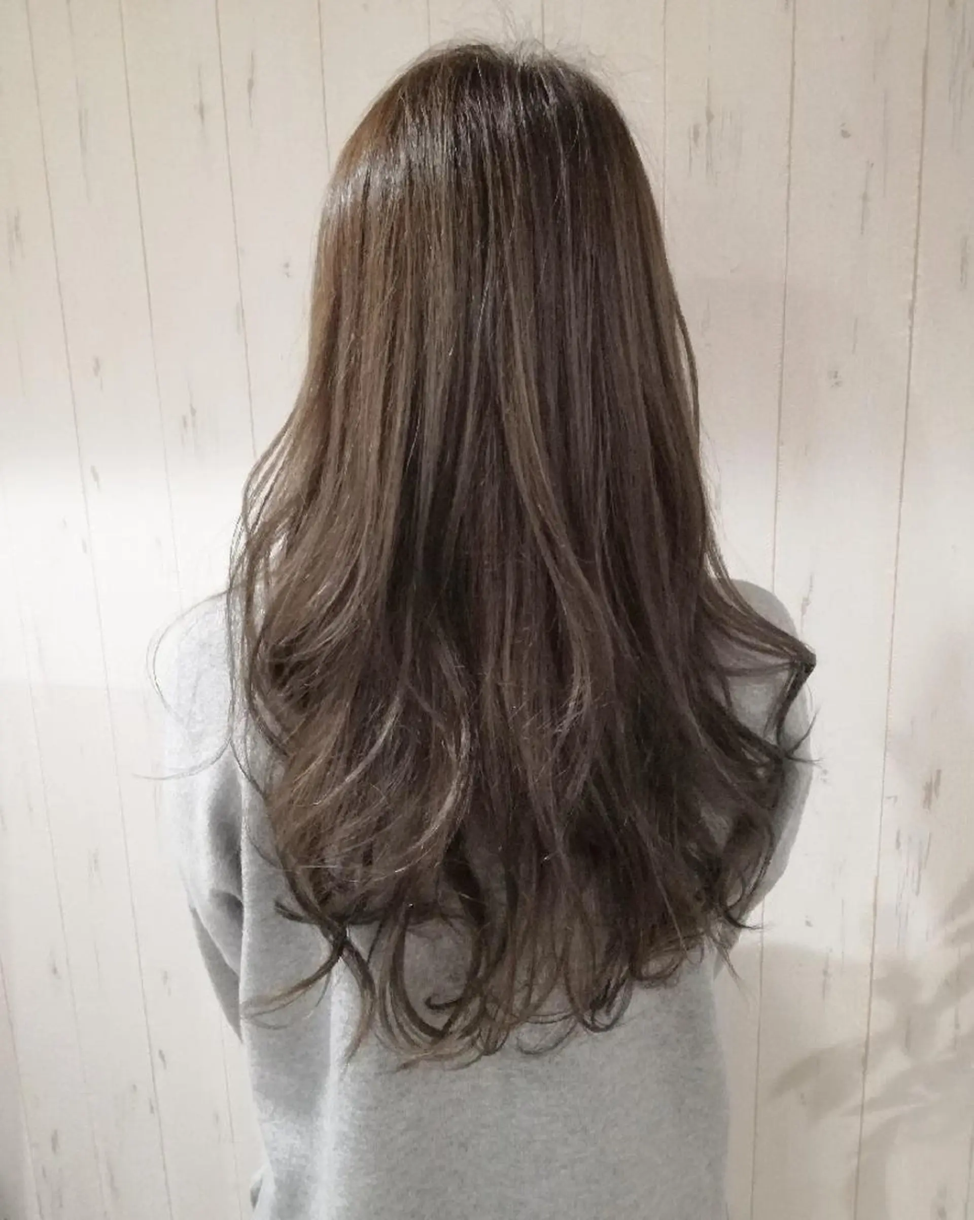ロング カラー グレージュ 西川 敏夫のヘアスタイル