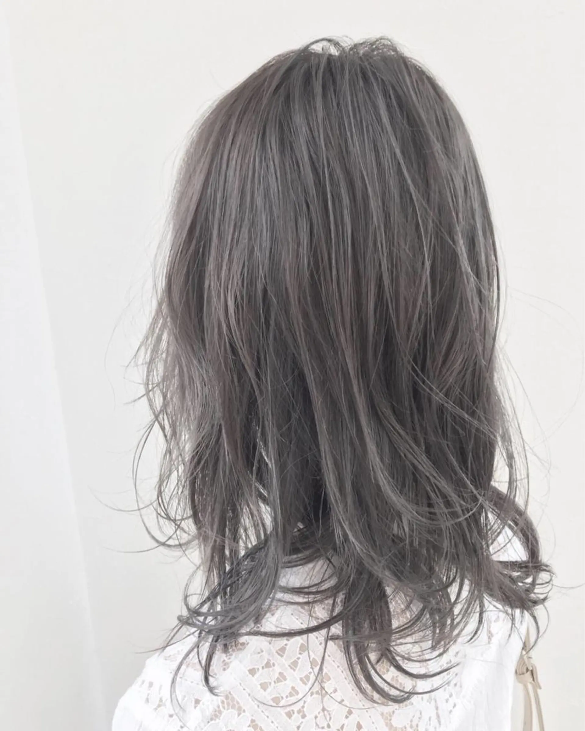 カラー MERu所属・MERu/高橋裕之 /レイヤー/艶カラーのヘアスタイル