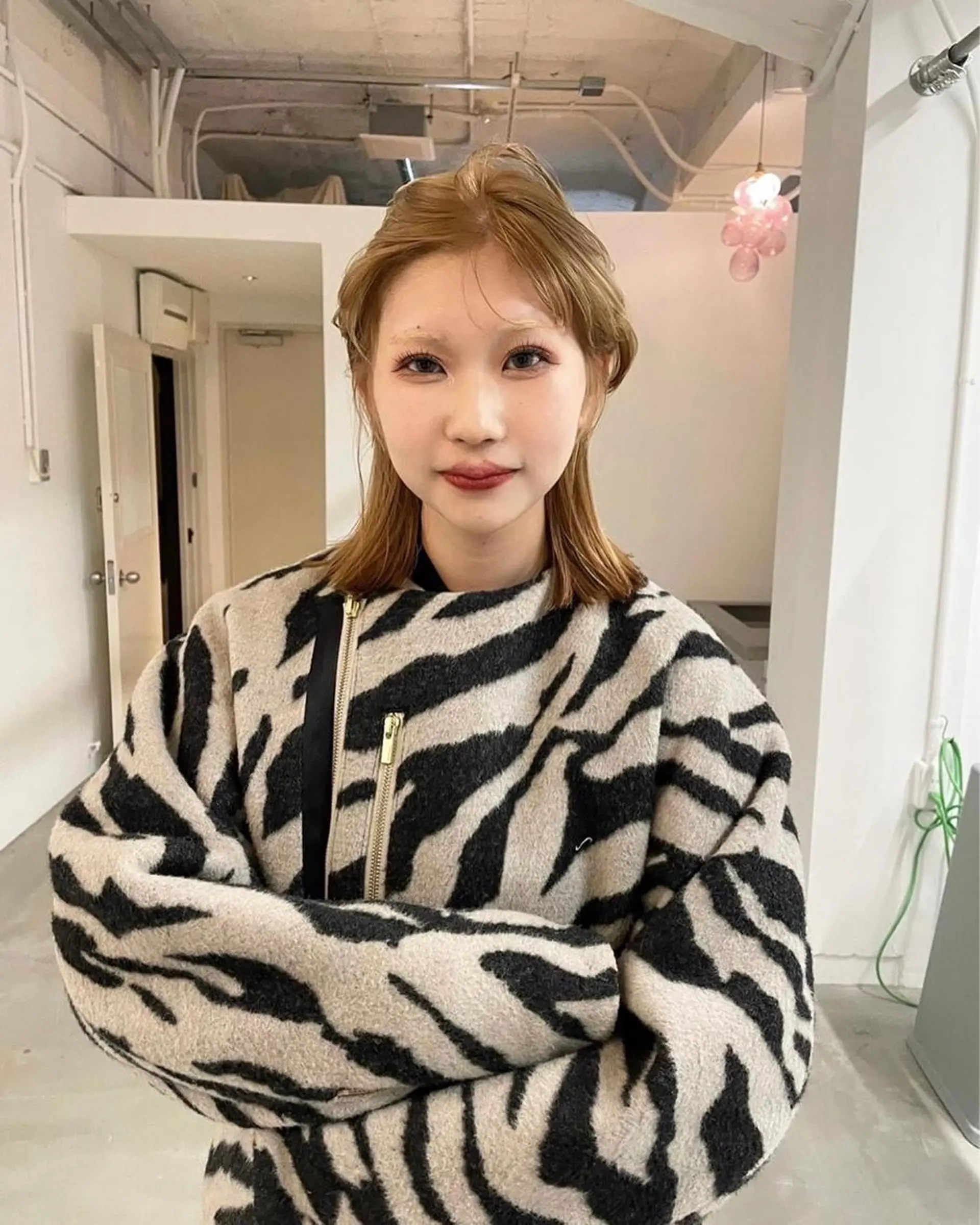 セミロング カラー IRO所属・岡田 祐樹のヘアスタイル