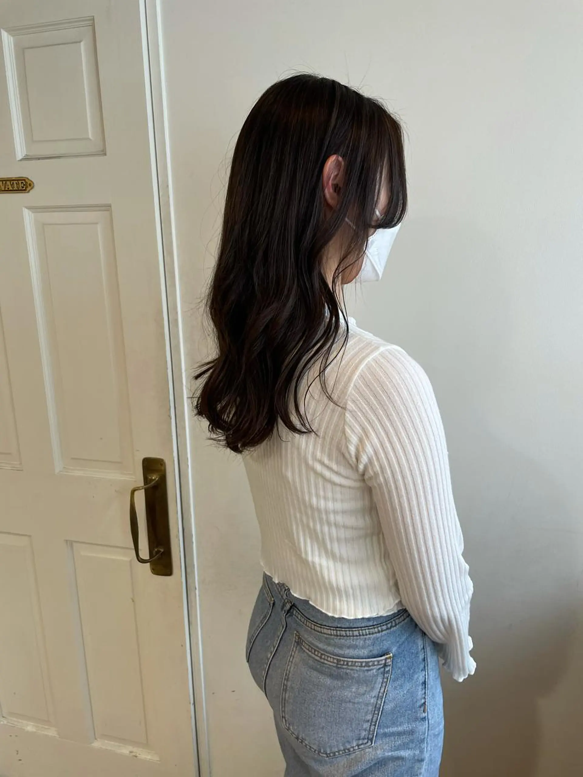 ロング カラー ブリーチ グレージュ カット ヘアカラー トリートメント MIOベージュカラー 柔らかいカラーのヘアスタイル